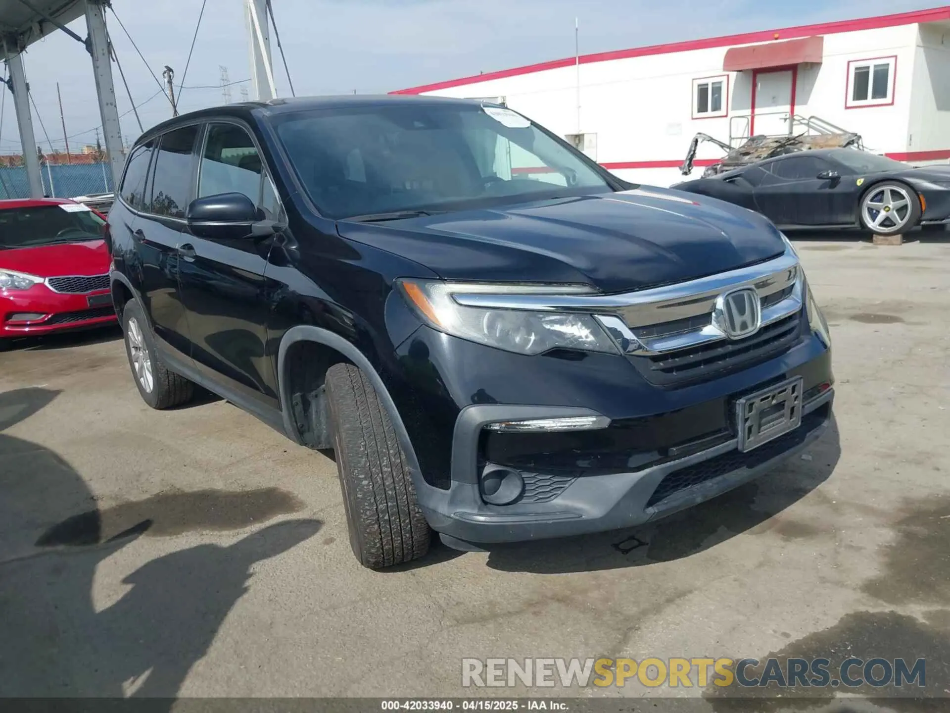 1 Photograph of a damaged car 5FNYF6H15KB054786 HONDA PILOT 2019