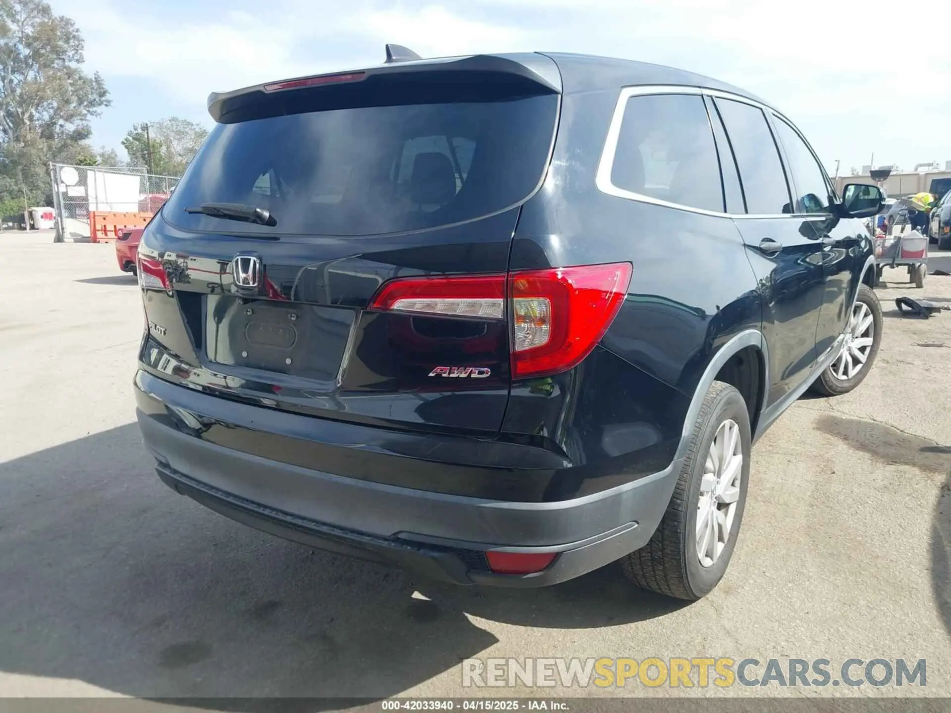 4 Photograph of a damaged car 5FNYF6H15KB054786 HONDA PILOT 2019