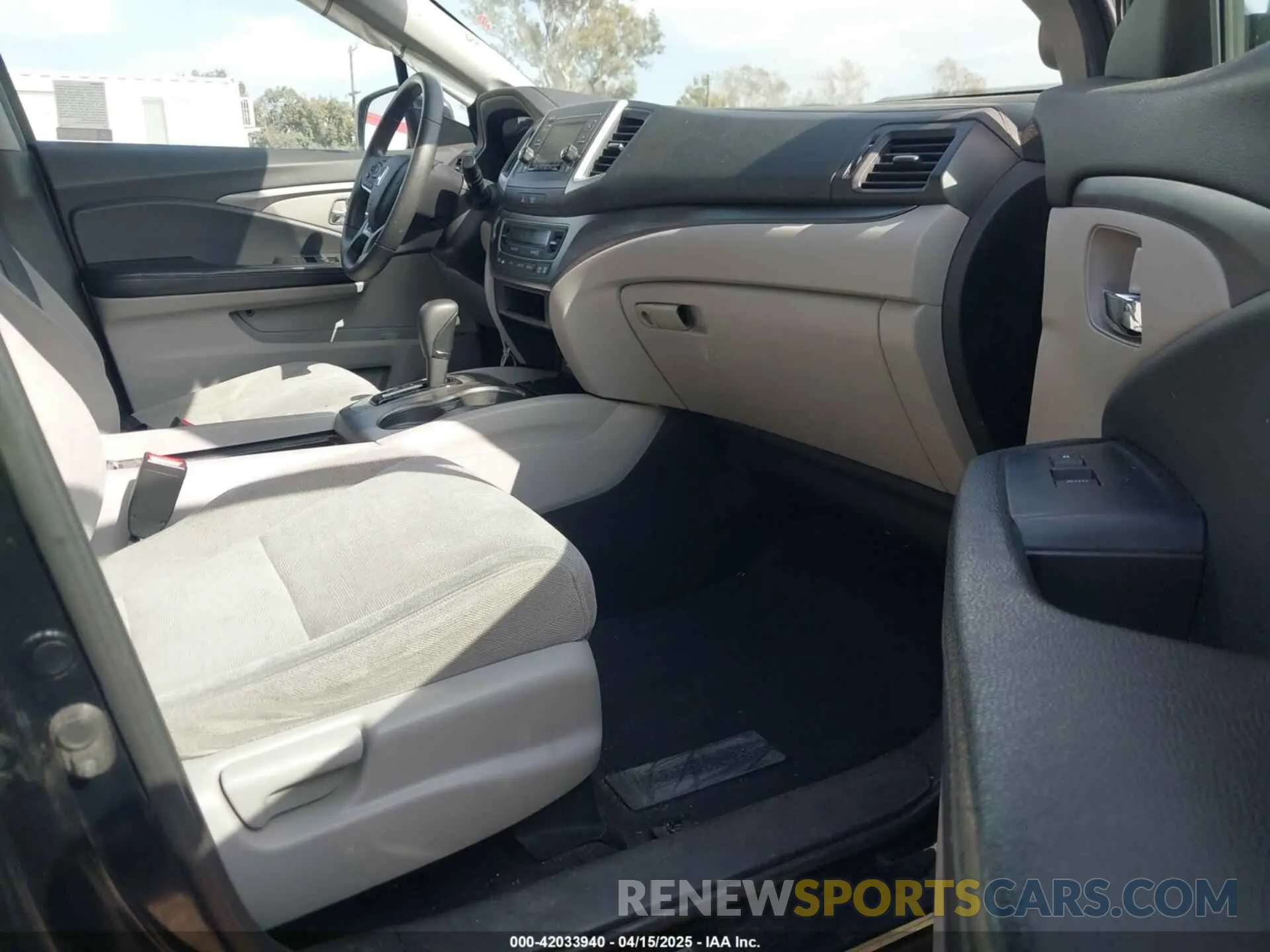 5 Photograph of a damaged car 5FNYF6H15KB054786 HONDA PILOT 2019