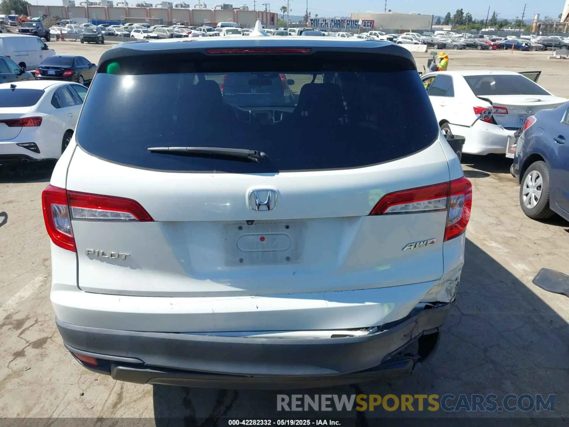 16 Photograph of a damaged car 5FNYF6H18KB062784 HONDA PILOT 2019