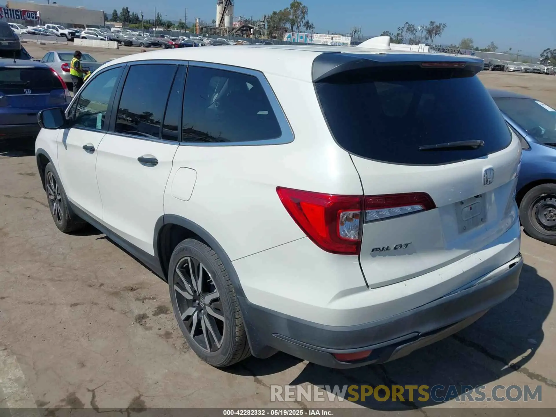 3 Photograph of a damaged car 5FNYF6H18KB062784 HONDA PILOT 2019