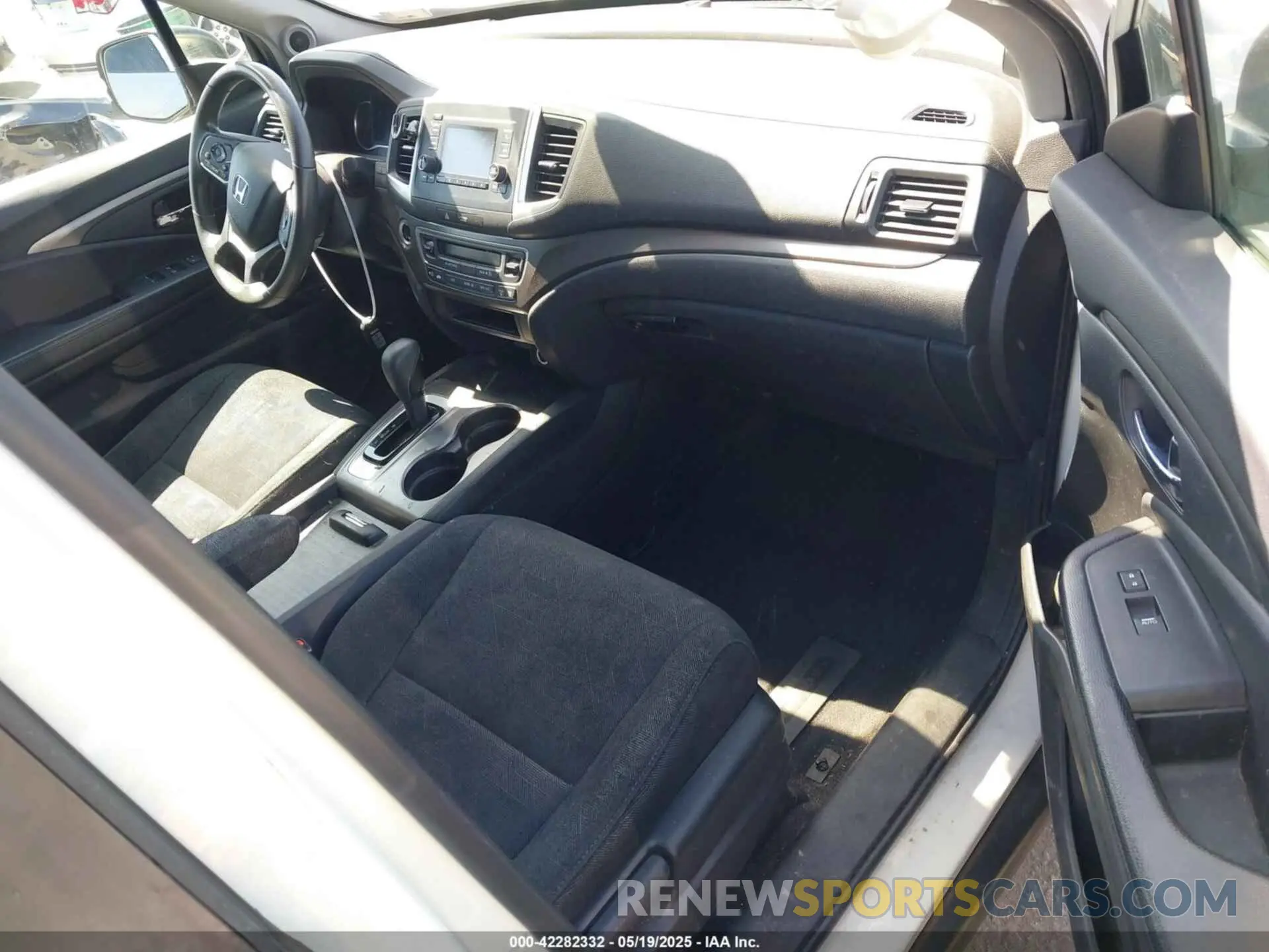 5 Photograph of a damaged car 5FNYF6H18KB062784 HONDA PILOT 2019