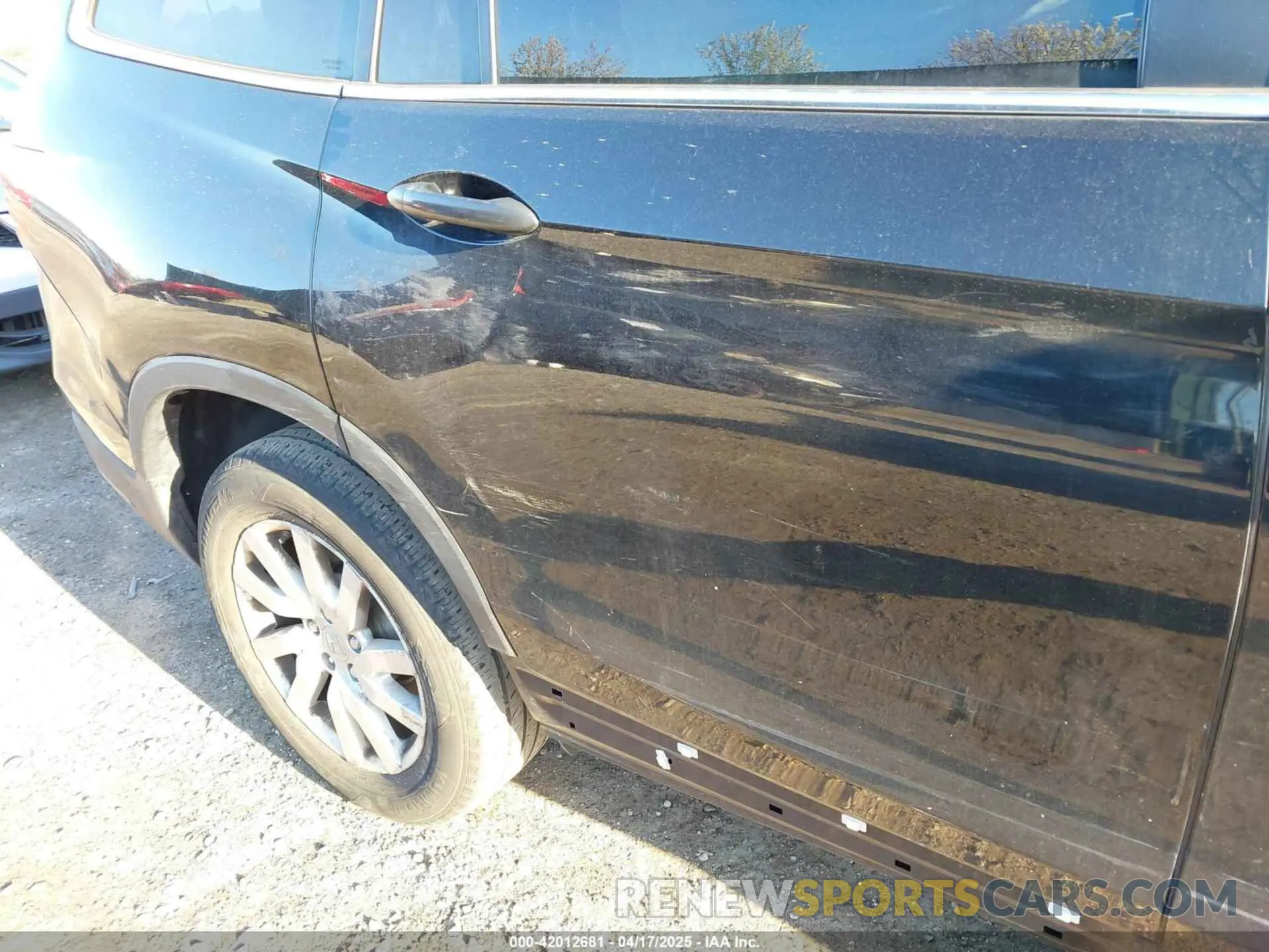 18 Photograph of a damaged car 5FNYF6H19KB081456 HONDA PILOT 2019