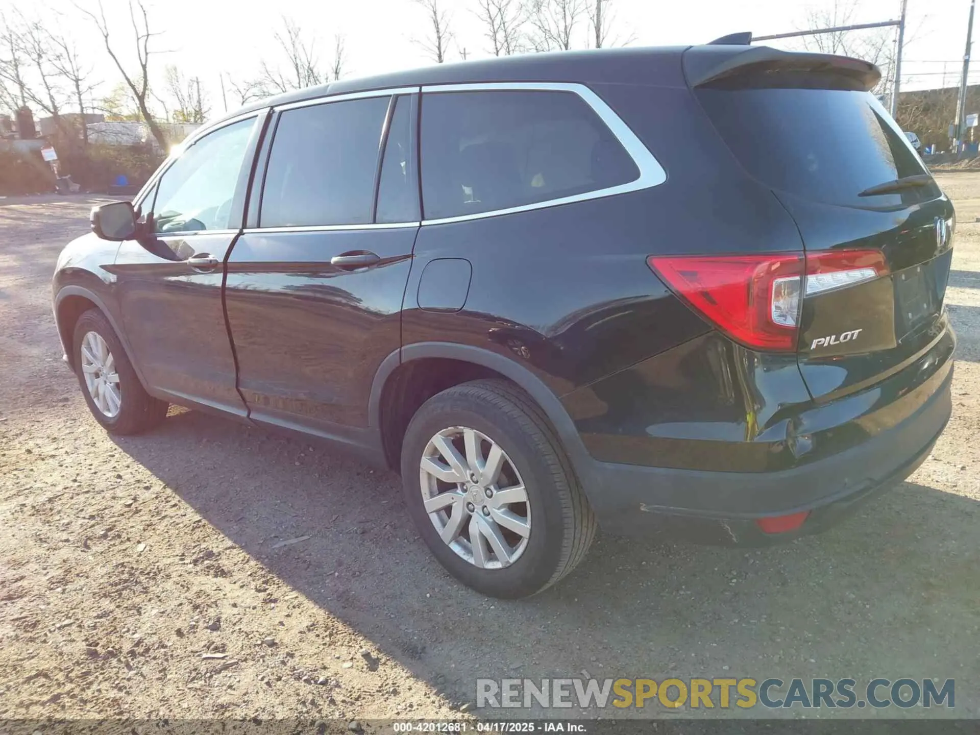 3 Photograph of a damaged car 5FNYF6H19KB081456 HONDA PILOT 2019
