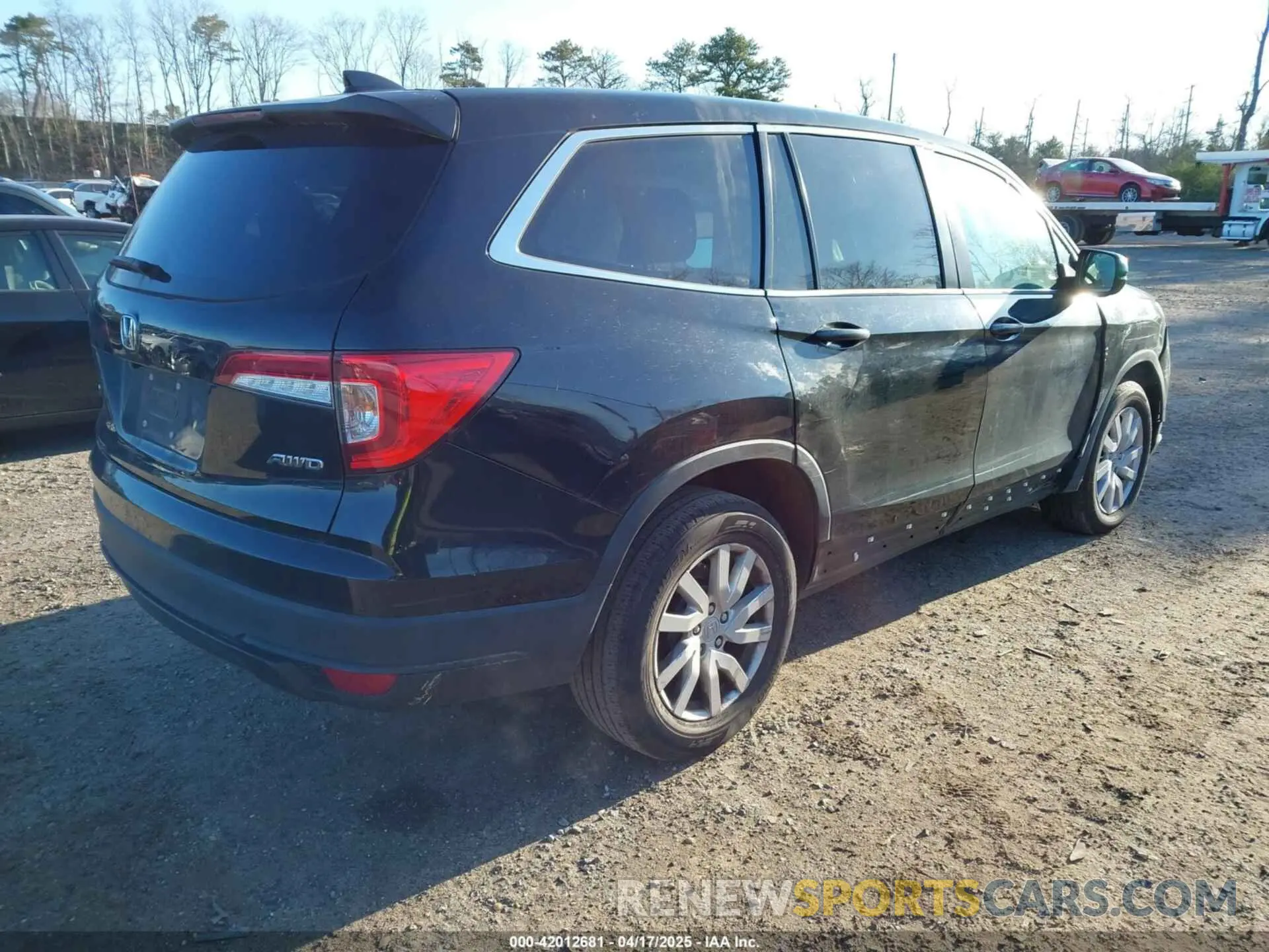 4 Photograph of a damaged car 5FNYF6H19KB081456 HONDA PILOT 2019