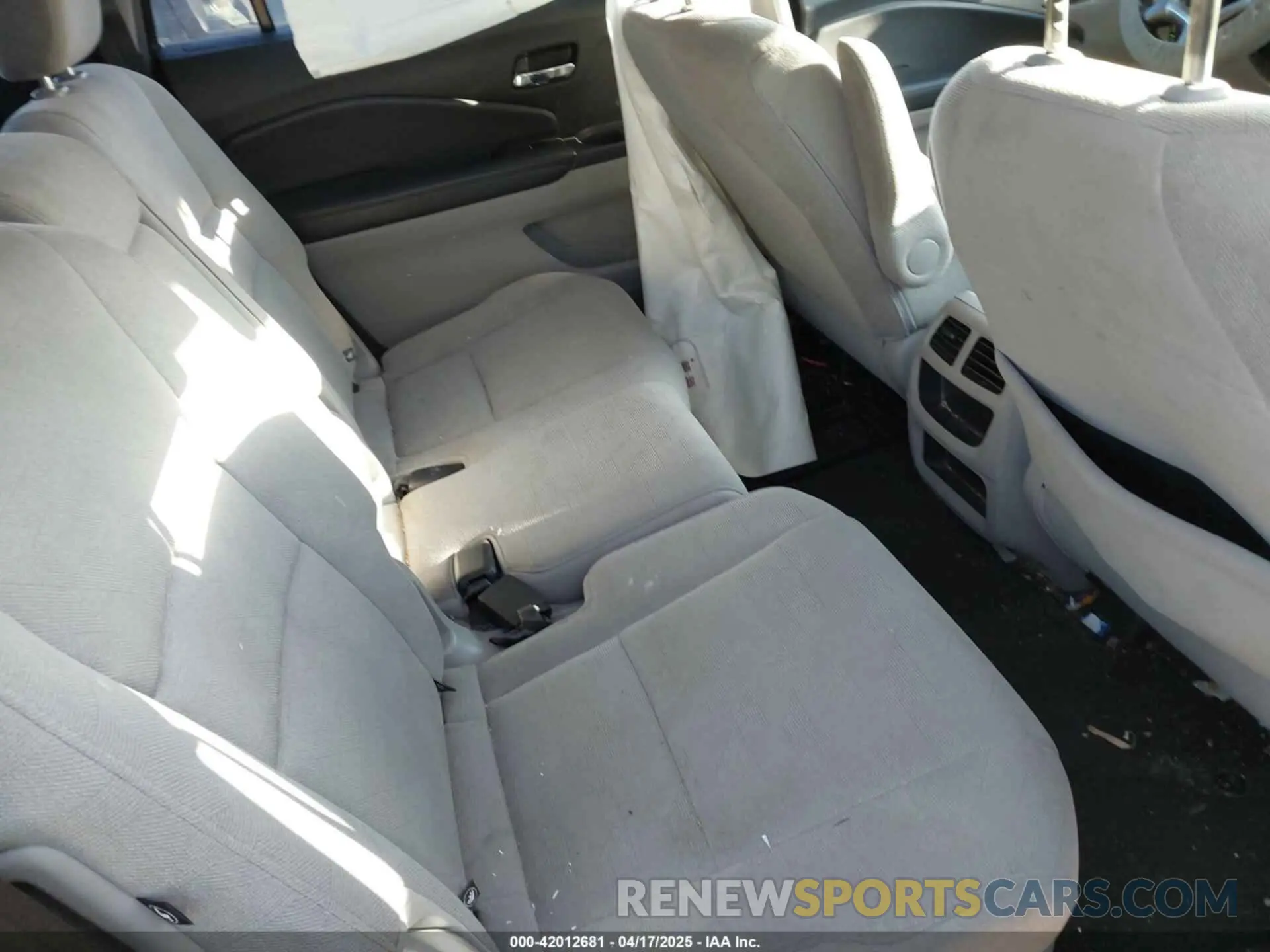 8 Photograph of a damaged car 5FNYF6H19KB081456 HONDA PILOT 2019