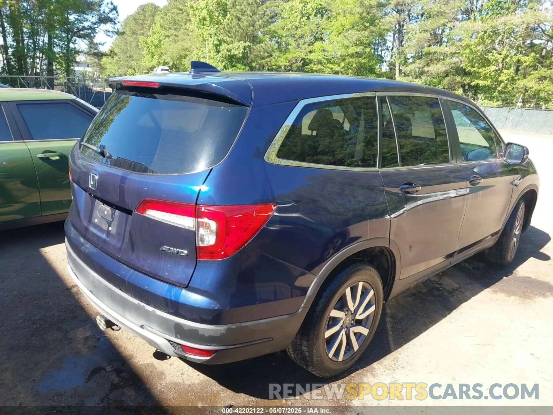 4 Photograph of a damaged car 5FNYF6H32KB077783 HONDA PILOT 2019