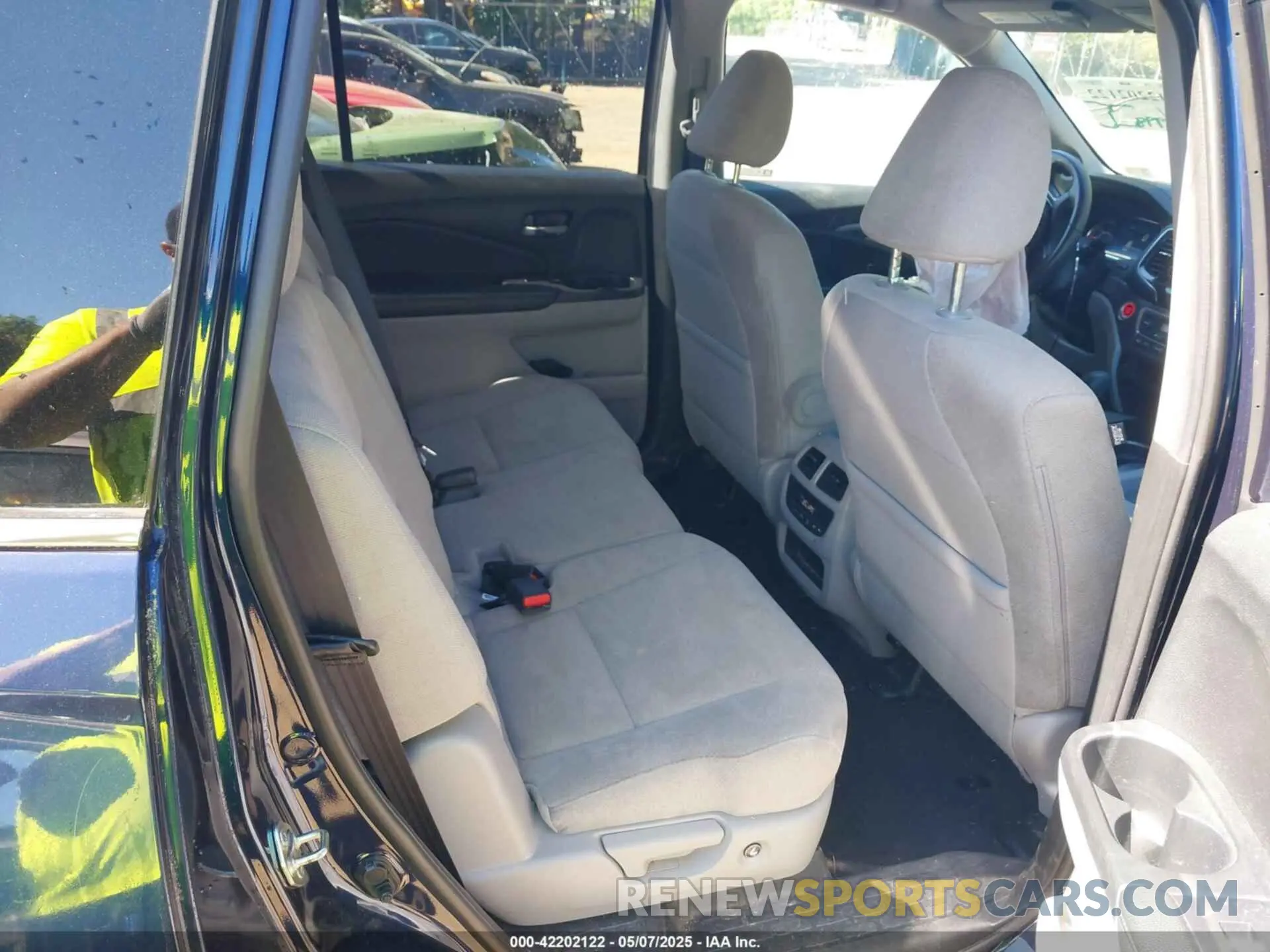 8 Photograph of a damaged car 5FNYF6H32KB077783 HONDA PILOT 2019