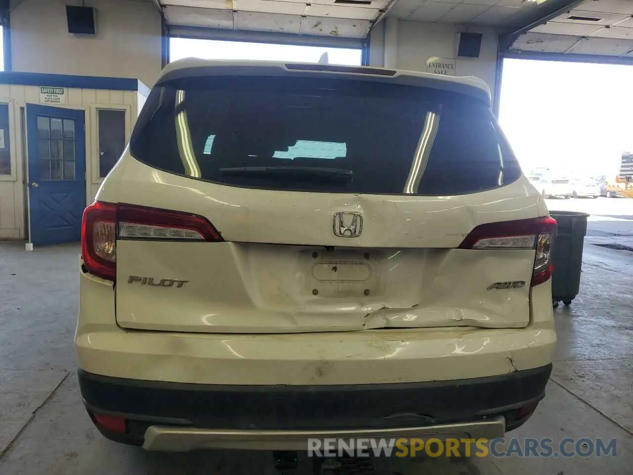 6 Photograph of a damaged car 5FNYF6H37KB065015 HONDA PILOT 2019
