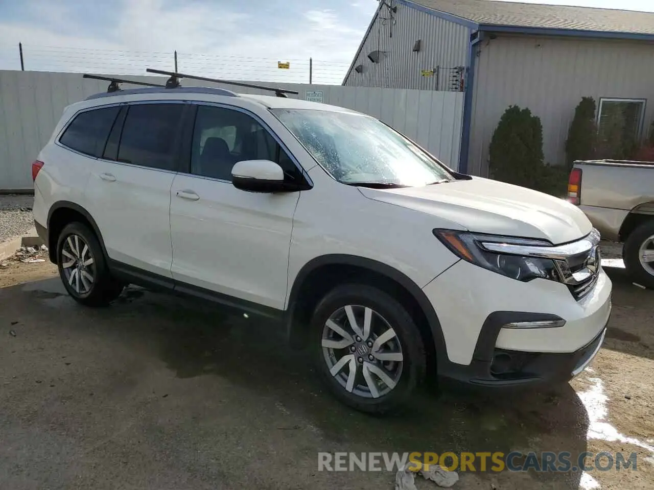 4 Photograph of a damaged car 5FNYF6H39KB037751 HONDA PILOT 2019