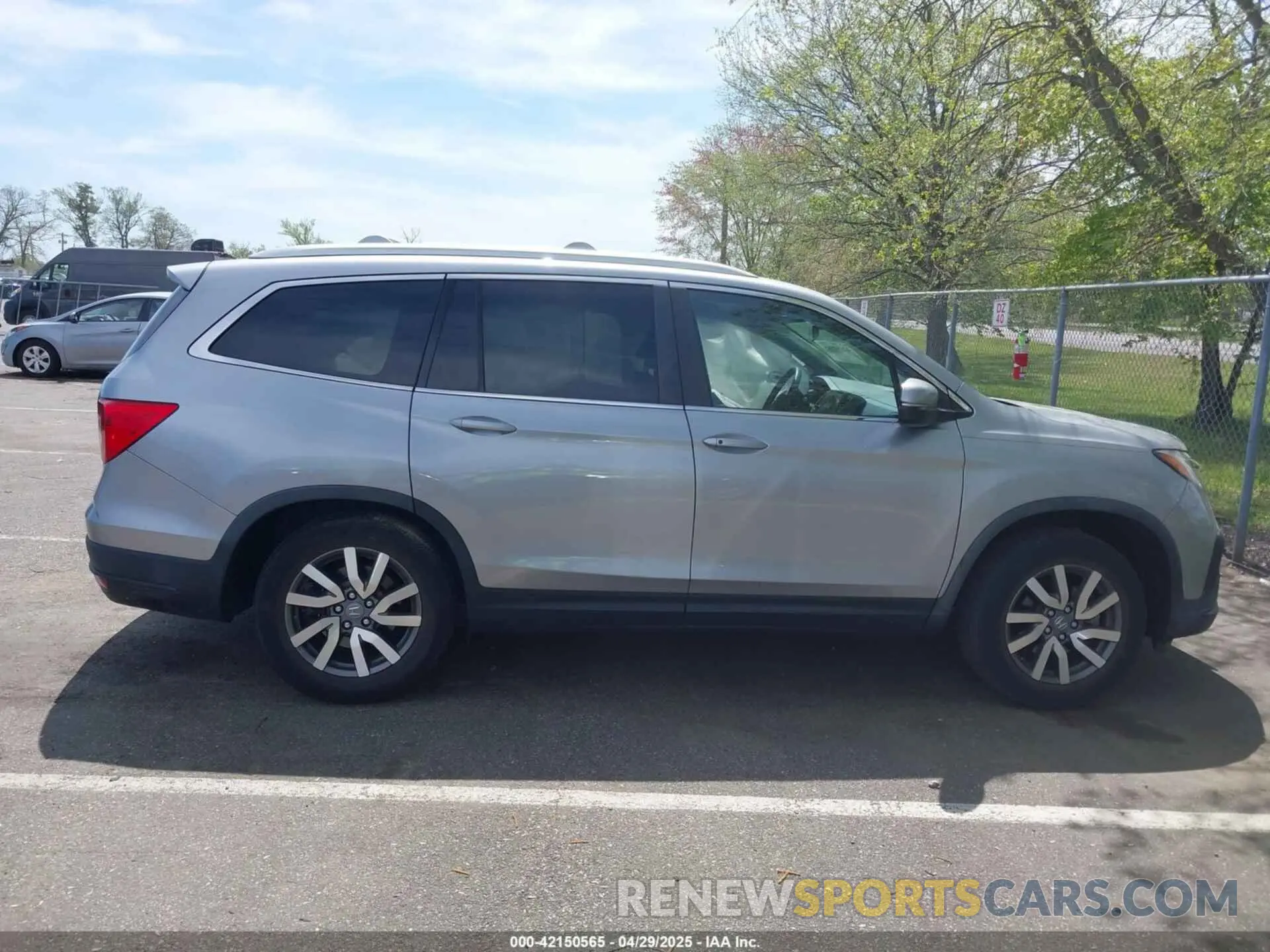 13 Фотография поврежденного автомобиля 5FNYF6H3XKB093231 HONDA PILOT 2019