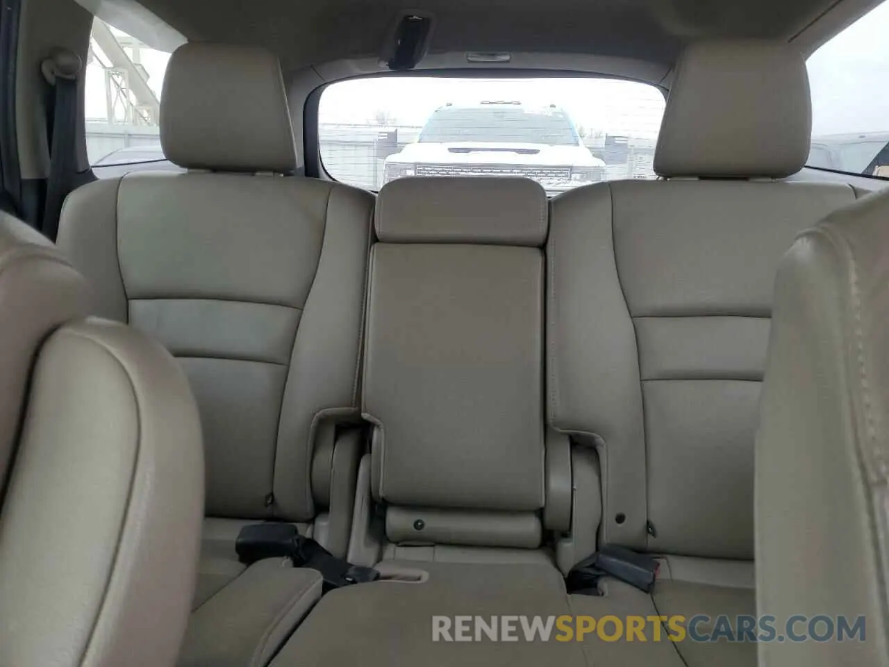 10 Photograph of a damaged car 5FNYF6H41KB016501 HONDA PILOT 2019