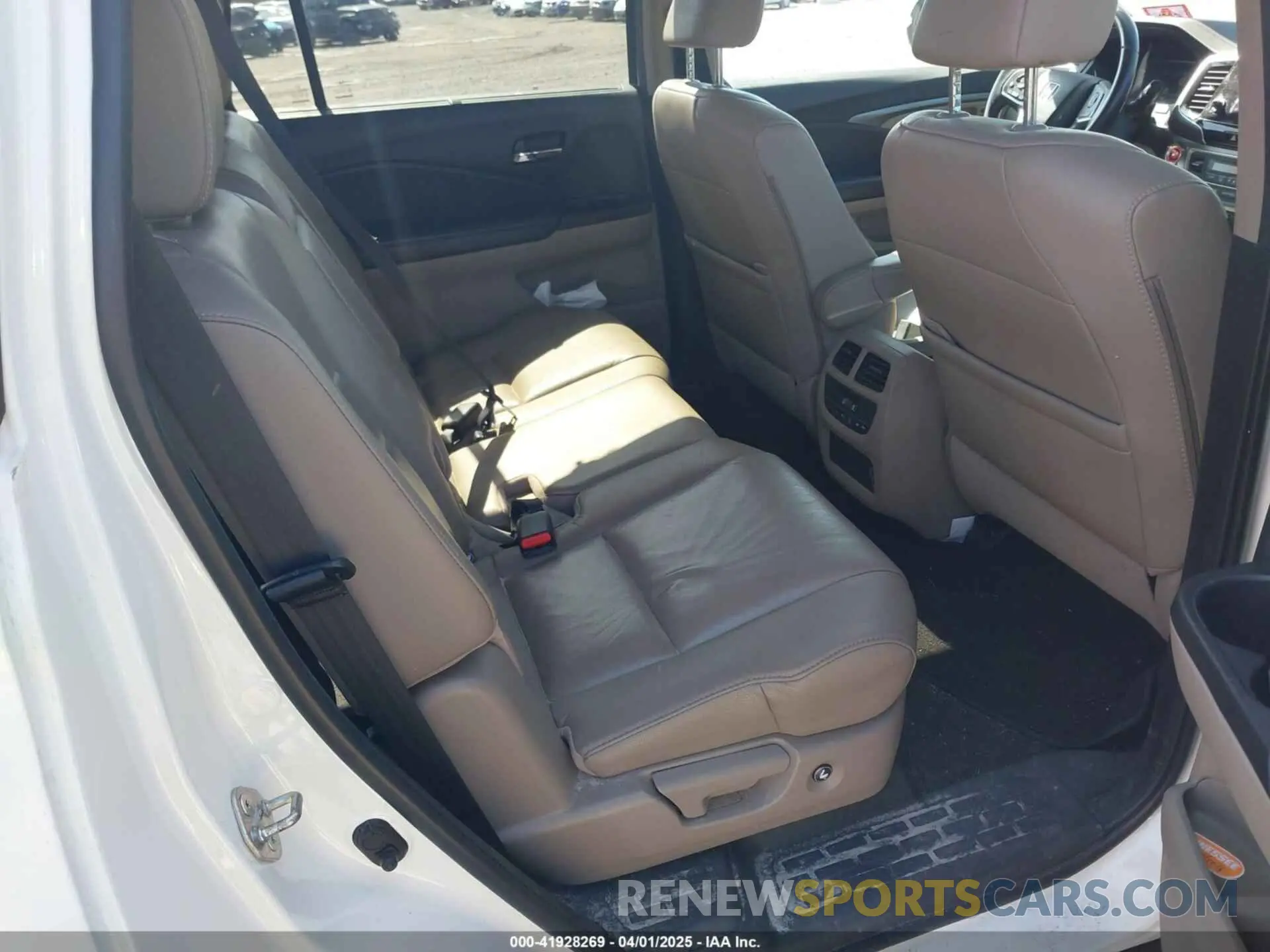 8 Фотография поврежденного автомобиля 5FNYF6H51KB052648 HONDA PILOT 2019