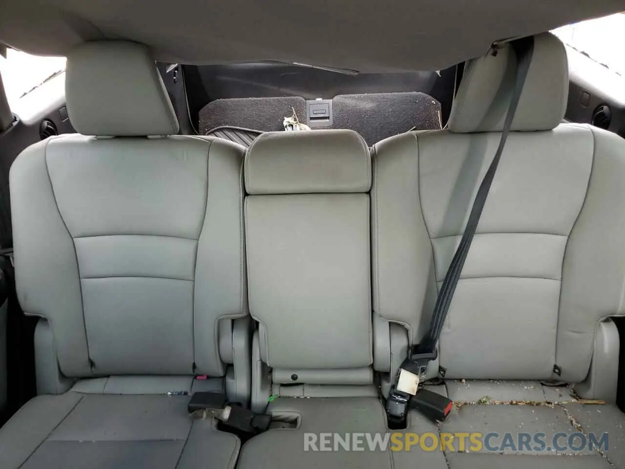 10 Photograph of a damaged car 5FNYF6H52KB030450 HONDA PILOT 2019