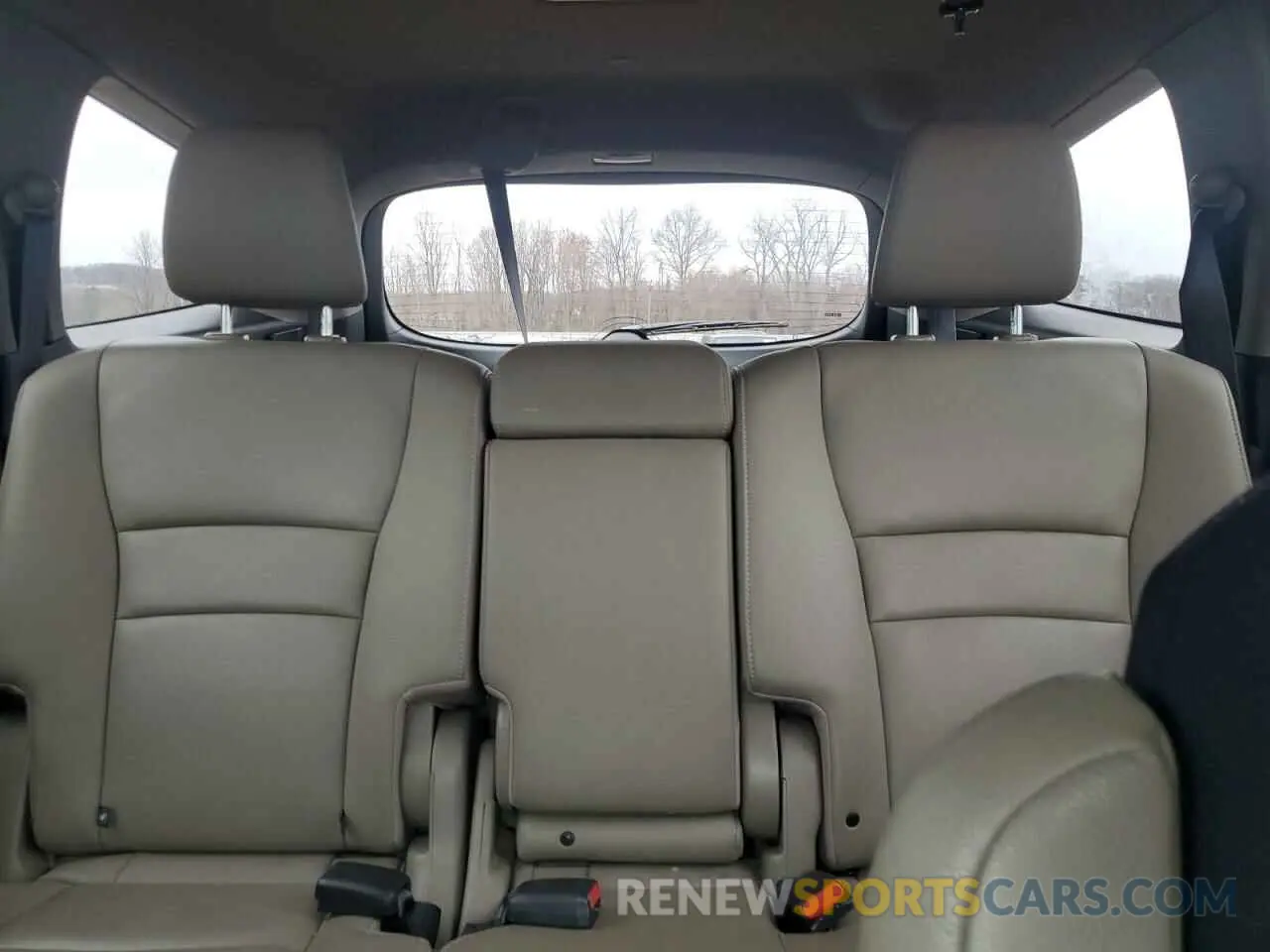 10 Photograph of a damaged car 5FNYF6H52KB041335 HONDA PILOT 2019