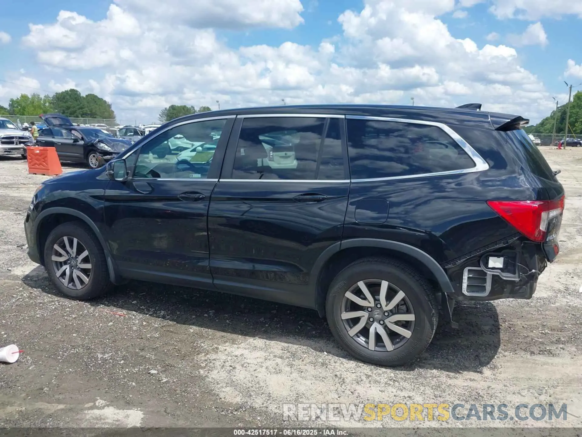 14 Photograph of a damaged car 5FNYF6H52KB067868 HONDA PILOT 2019