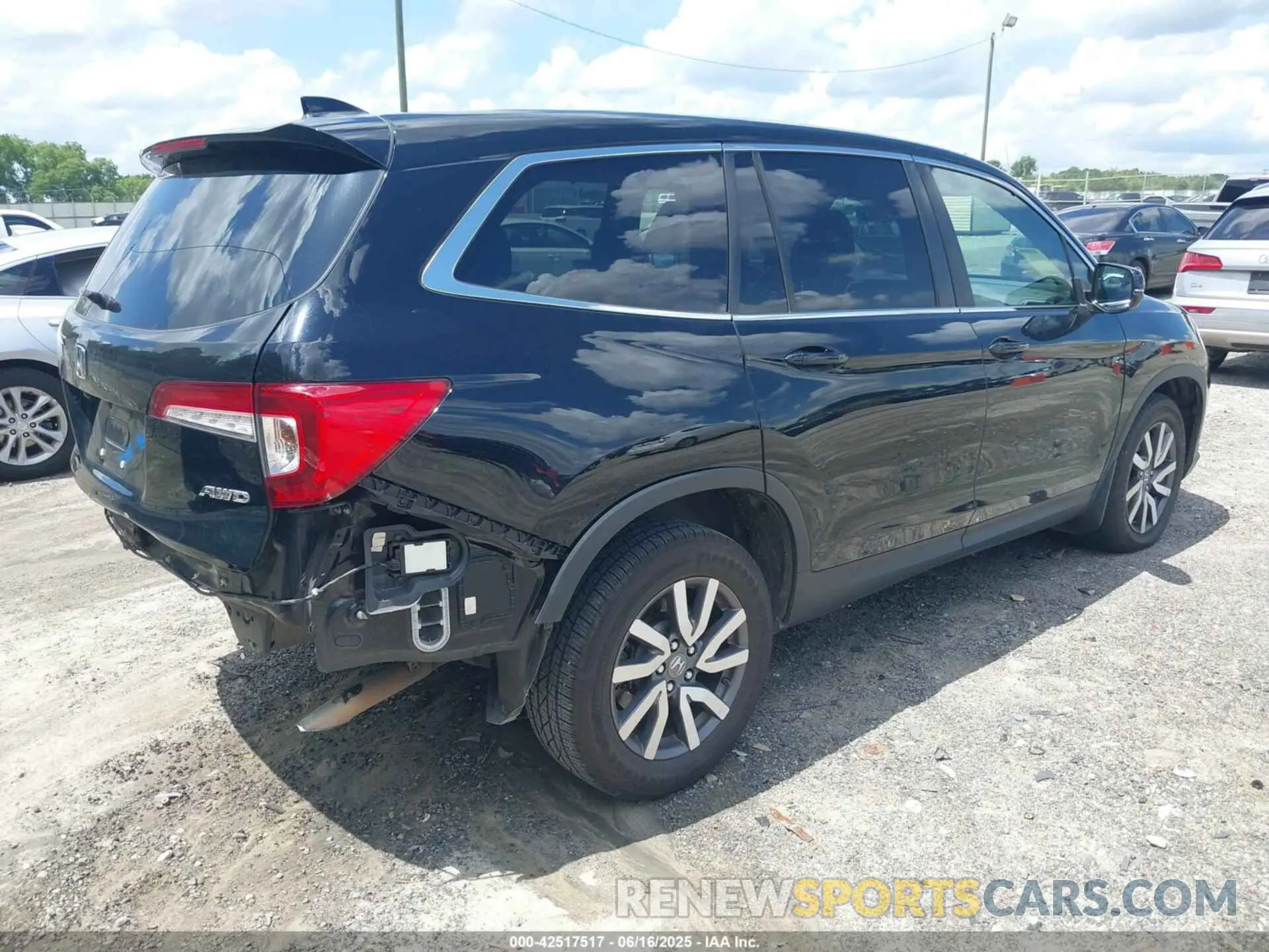 4 Photograph of a damaged car 5FNYF6H52KB067868 HONDA PILOT 2019