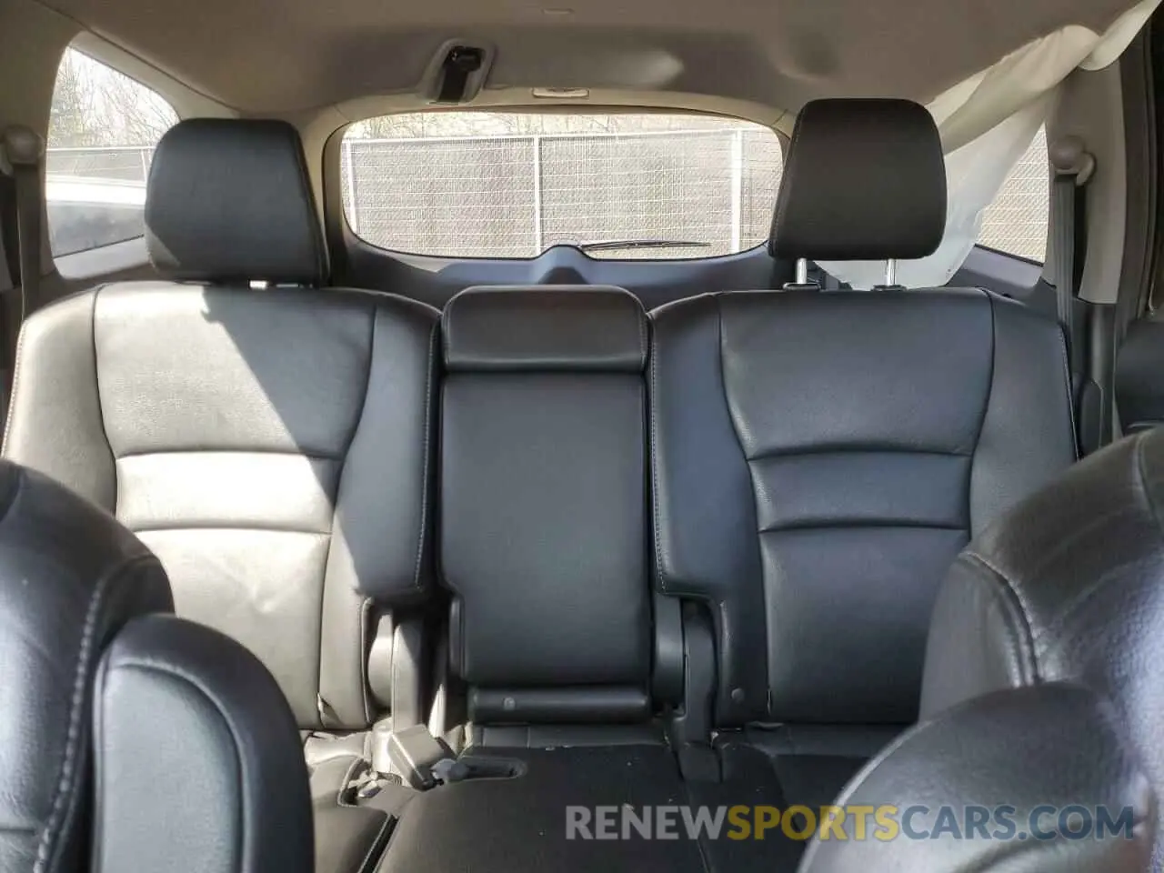 10 Photograph of a damaged car 5FNYF6H52KB098151 HONDA PILOT 2019