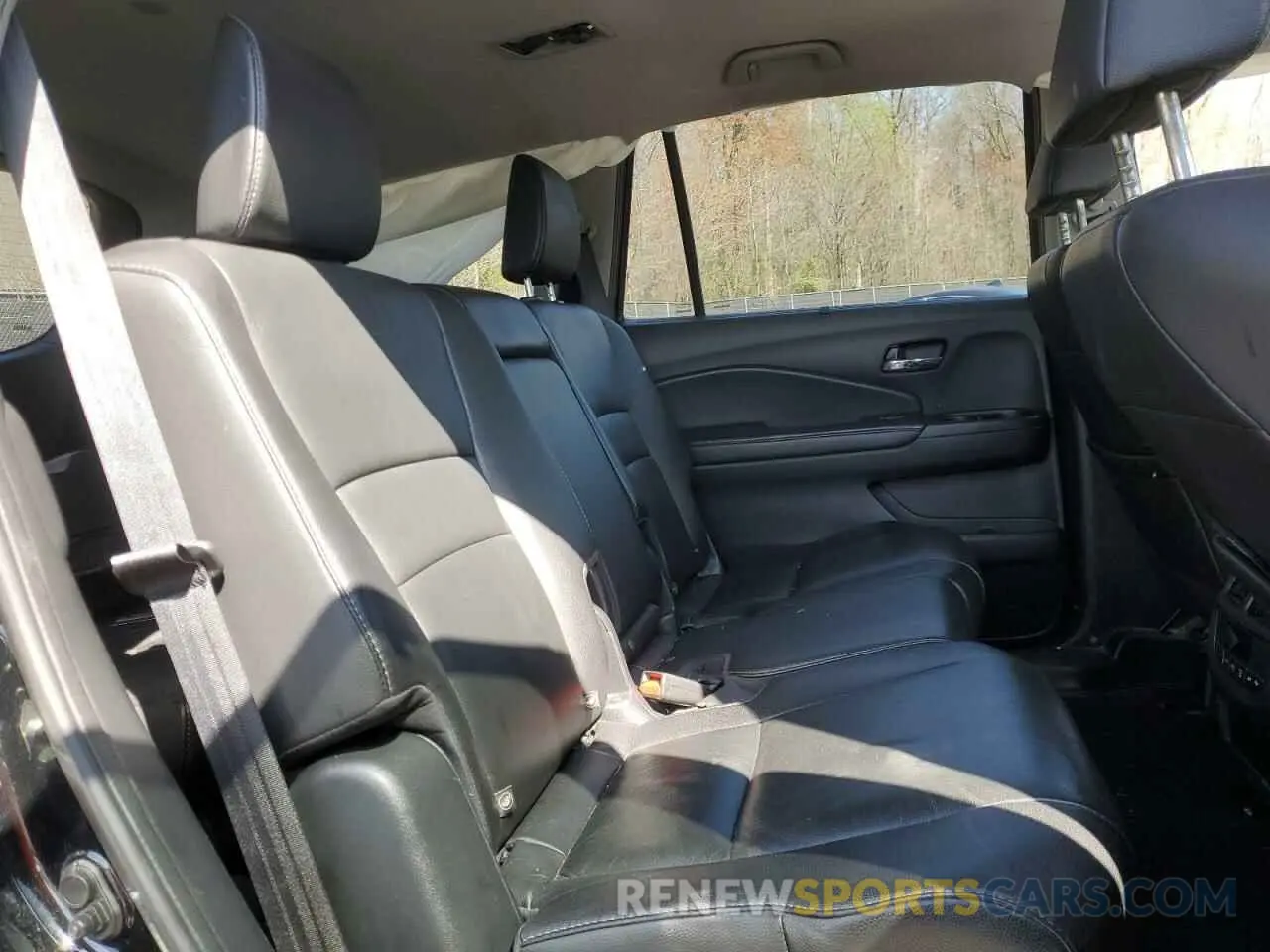 11 Photograph of a damaged car 5FNYF6H52KB098151 HONDA PILOT 2019