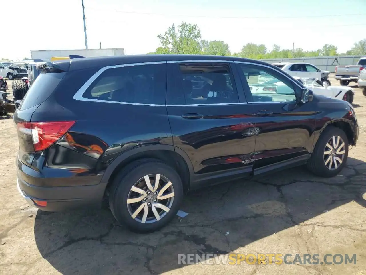 3 Photograph of a damaged car 5FNYF6H53KB092083 HONDA PILOT 2019