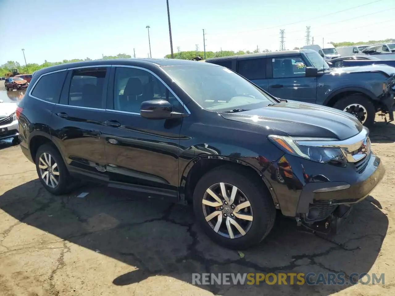 4 Photograph of a damaged car 5FNYF6H53KB092083 HONDA PILOT 2019