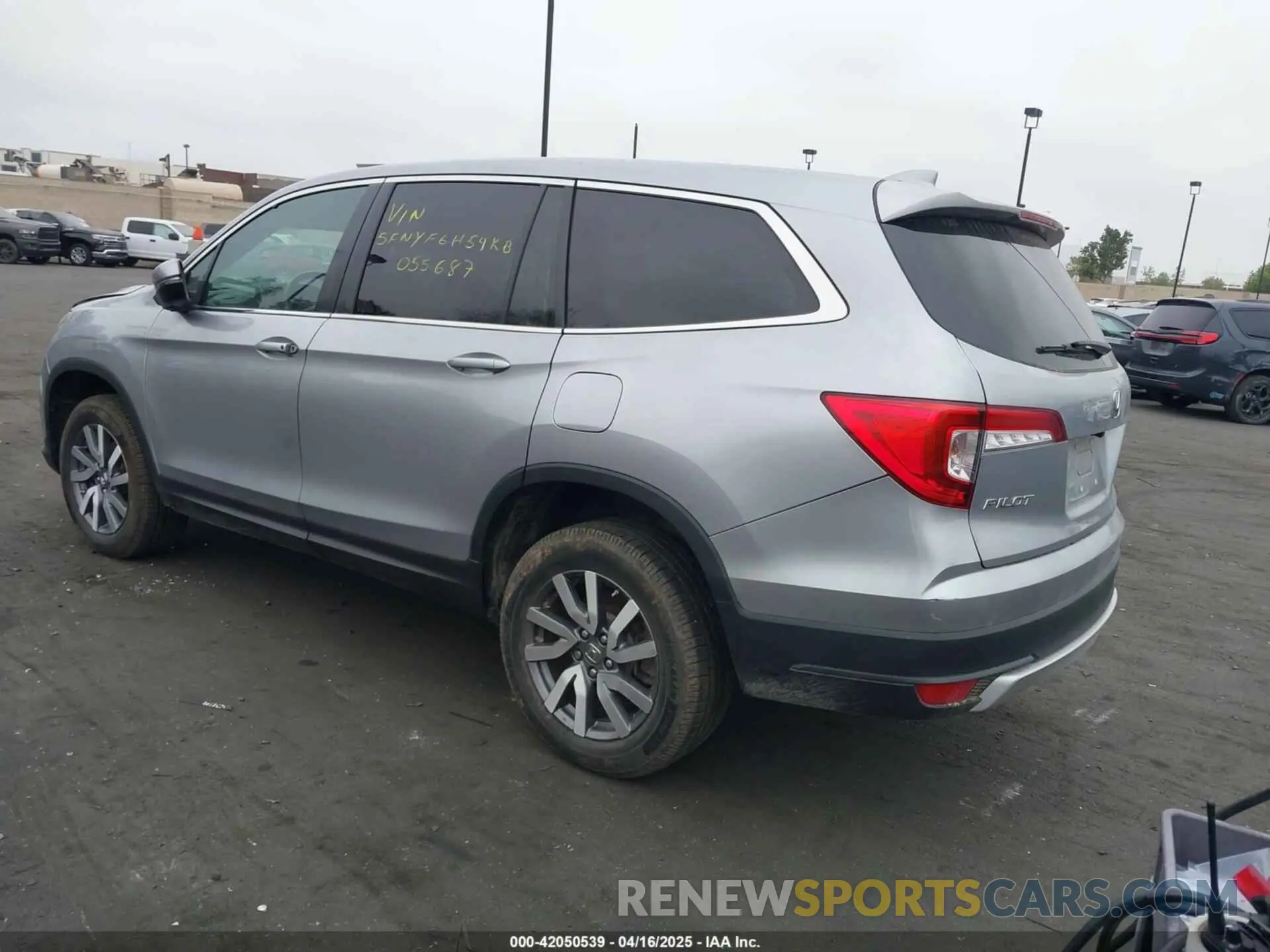 3 Photograph of a damaged car 5FNYF6H54KB055687 HONDA PILOT 2019