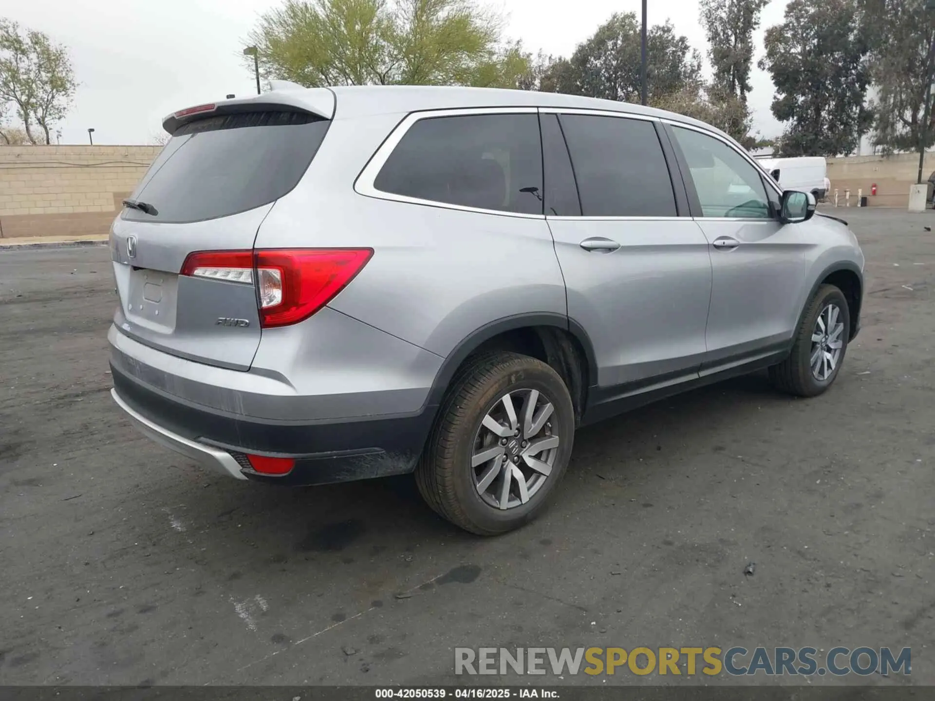 4 Photograph of a damaged car 5FNYF6H54KB055687 HONDA PILOT 2019