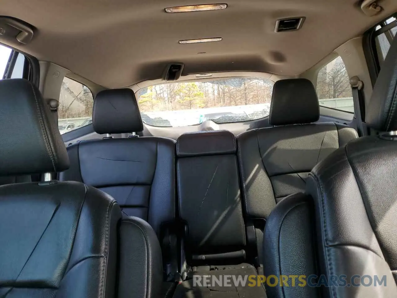 10 Photograph of a damaged car 5FNYF6H54KB100966 HONDA PILOT 2019