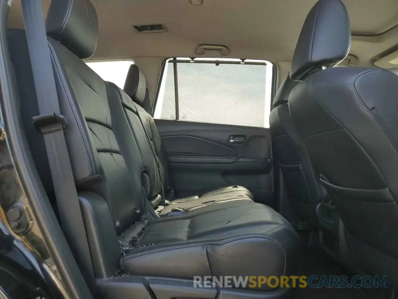 11 Photograph of a damaged car 5FNYF6H54KB100966 HONDA PILOT 2019