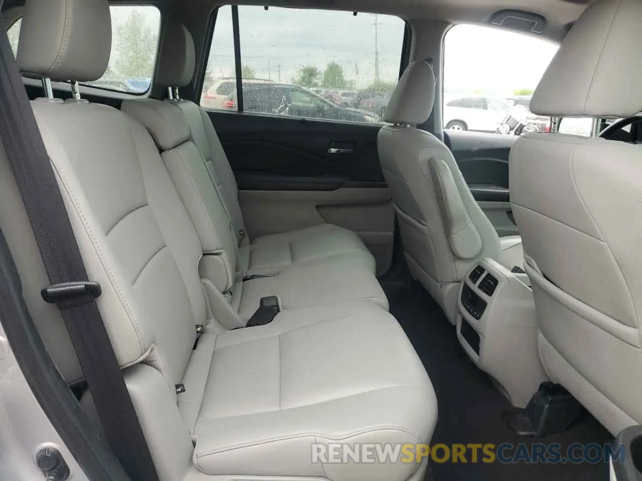 11 Photograph of a damaged car 5FNYF6H55KB049302 HONDA PILOT 2019