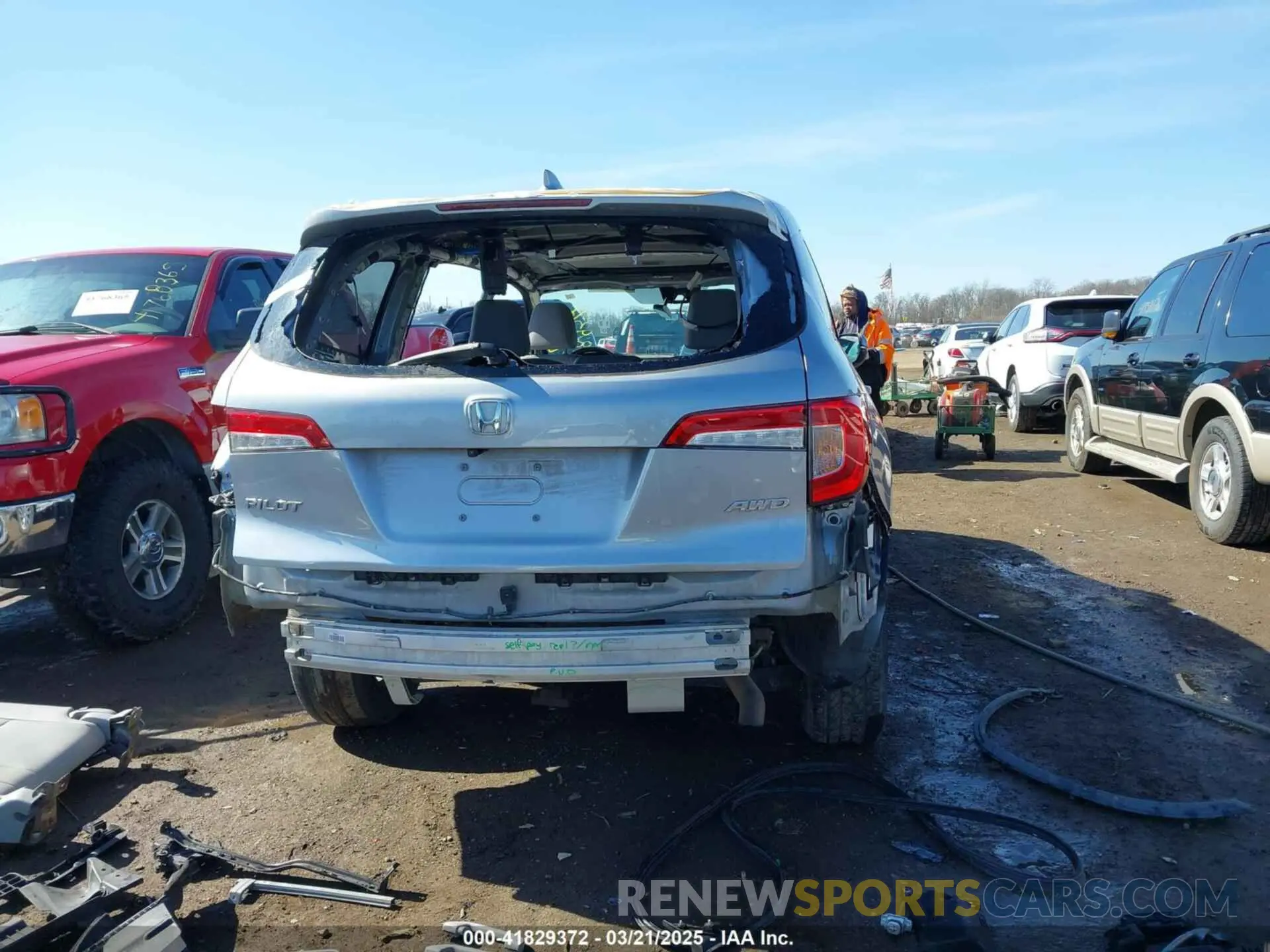 17 Photograph of a damaged car 5FNYF6H56KB091932 HONDA PILOT 2019