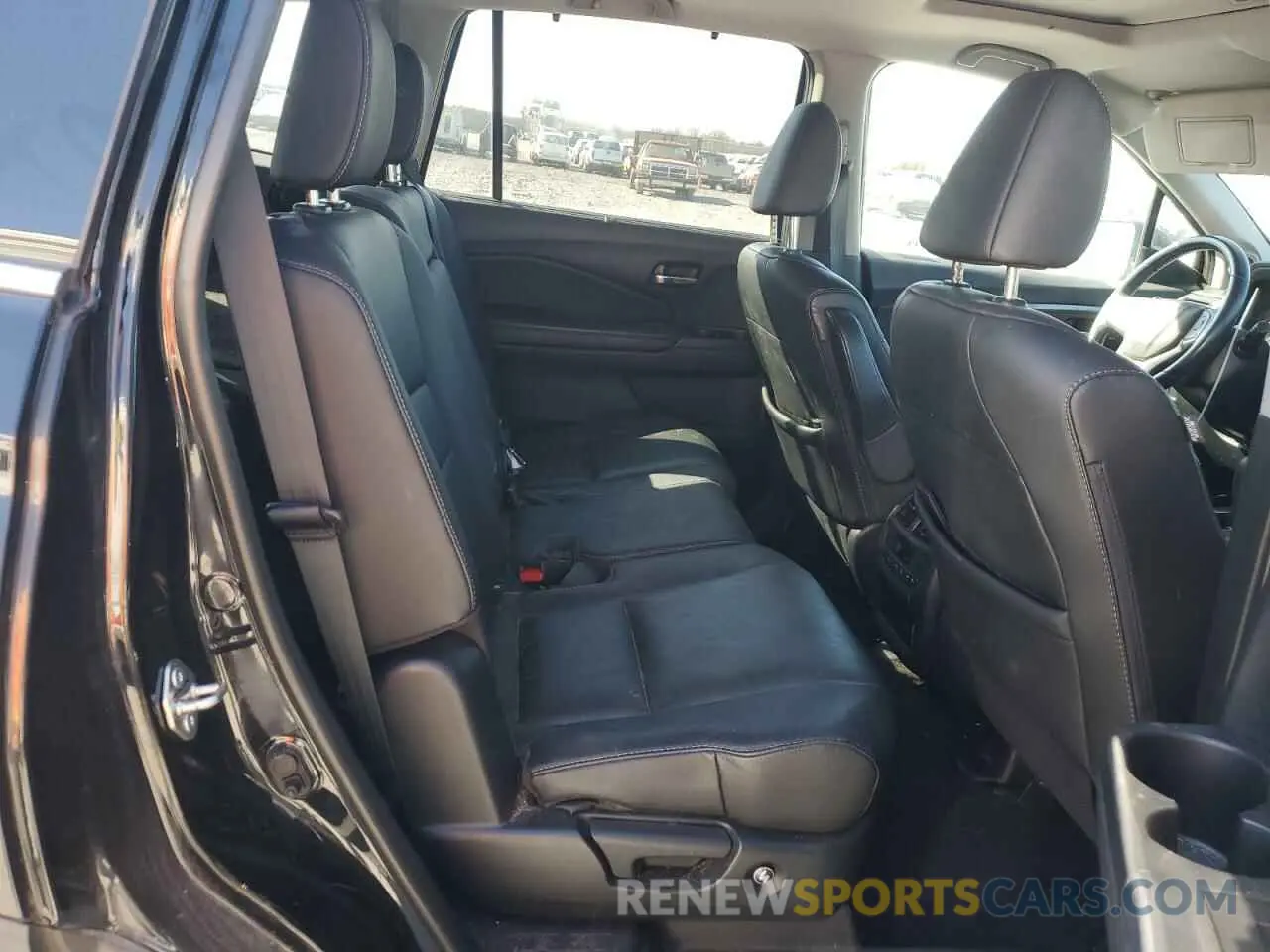 11 Photograph of a damaged car 5FNYF6H56KB101102 HONDA PILOT 2019