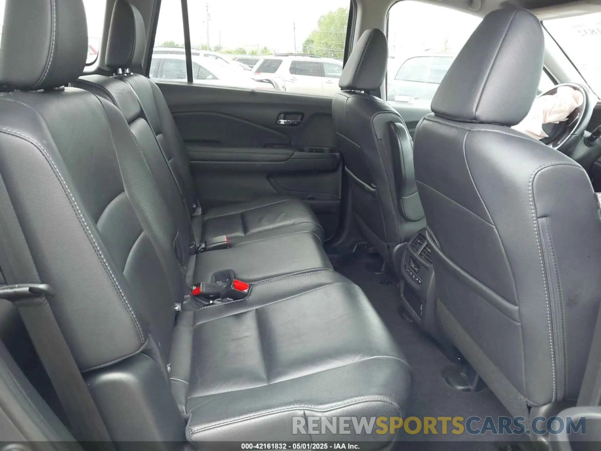 8 Photograph of a damaged car 5FNYF6H57KB053786 HONDA PILOT 2019