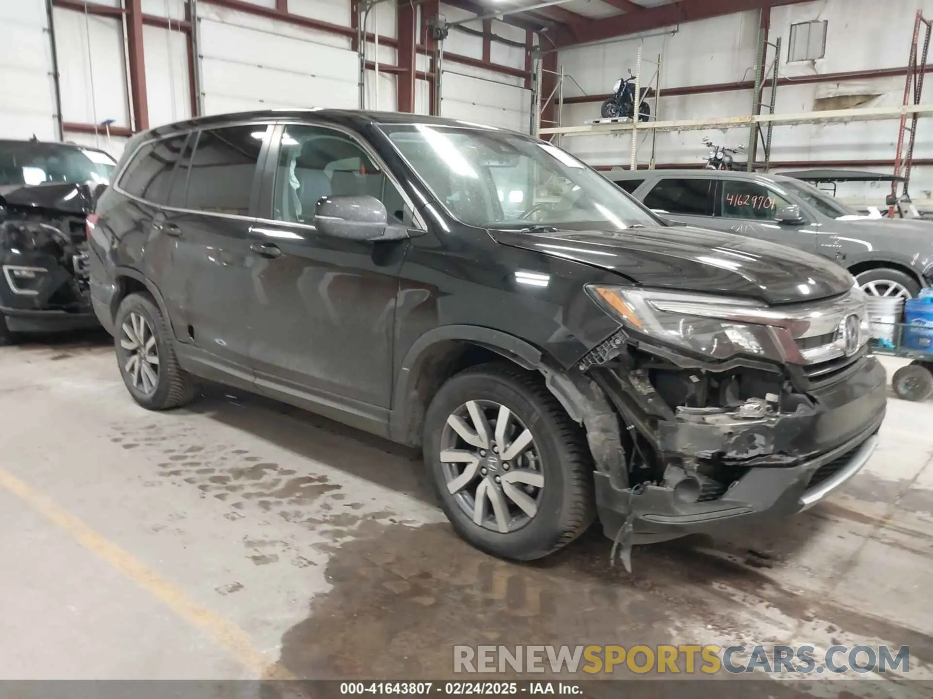 1 Photograph of a damaged car 5FNYF6H5XKB067858 HONDA PILOT 2019