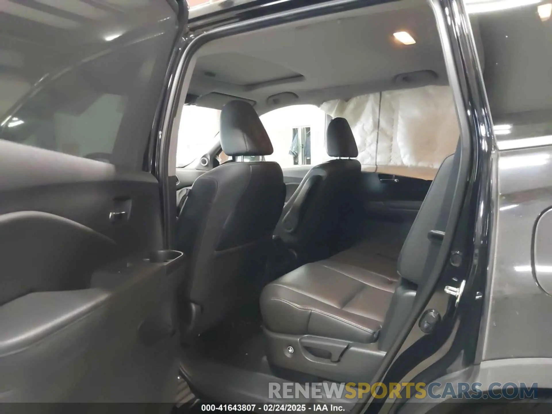 8 Photograph of a damaged car 5FNYF6H5XKB067858 HONDA PILOT 2019