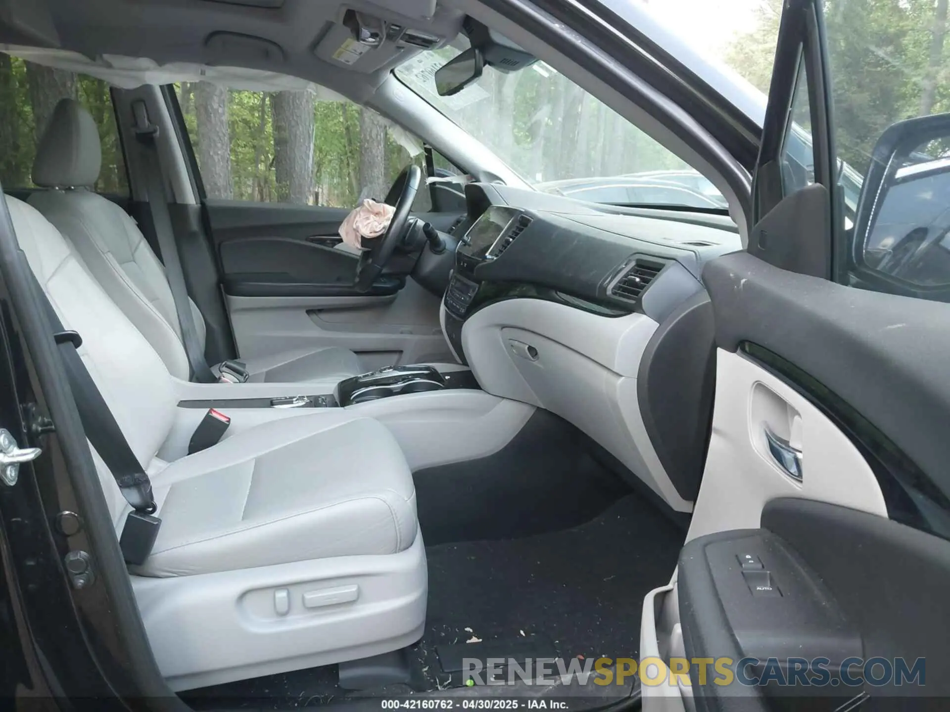 5 Photograph of a damaged car 5FNYF6H60KB030990 HONDA PILOT 2019
