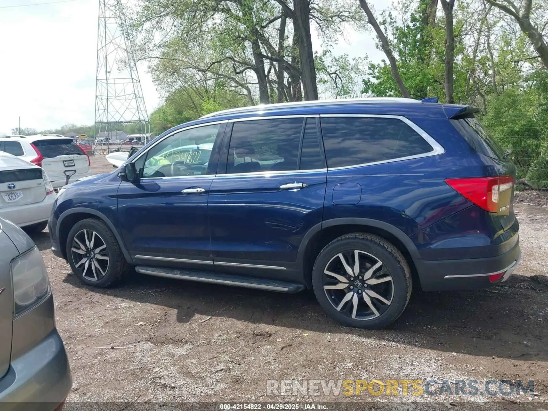 15 Photograph of a damaged car 5FNYF6H63KB000365 HONDA PILOT 2019