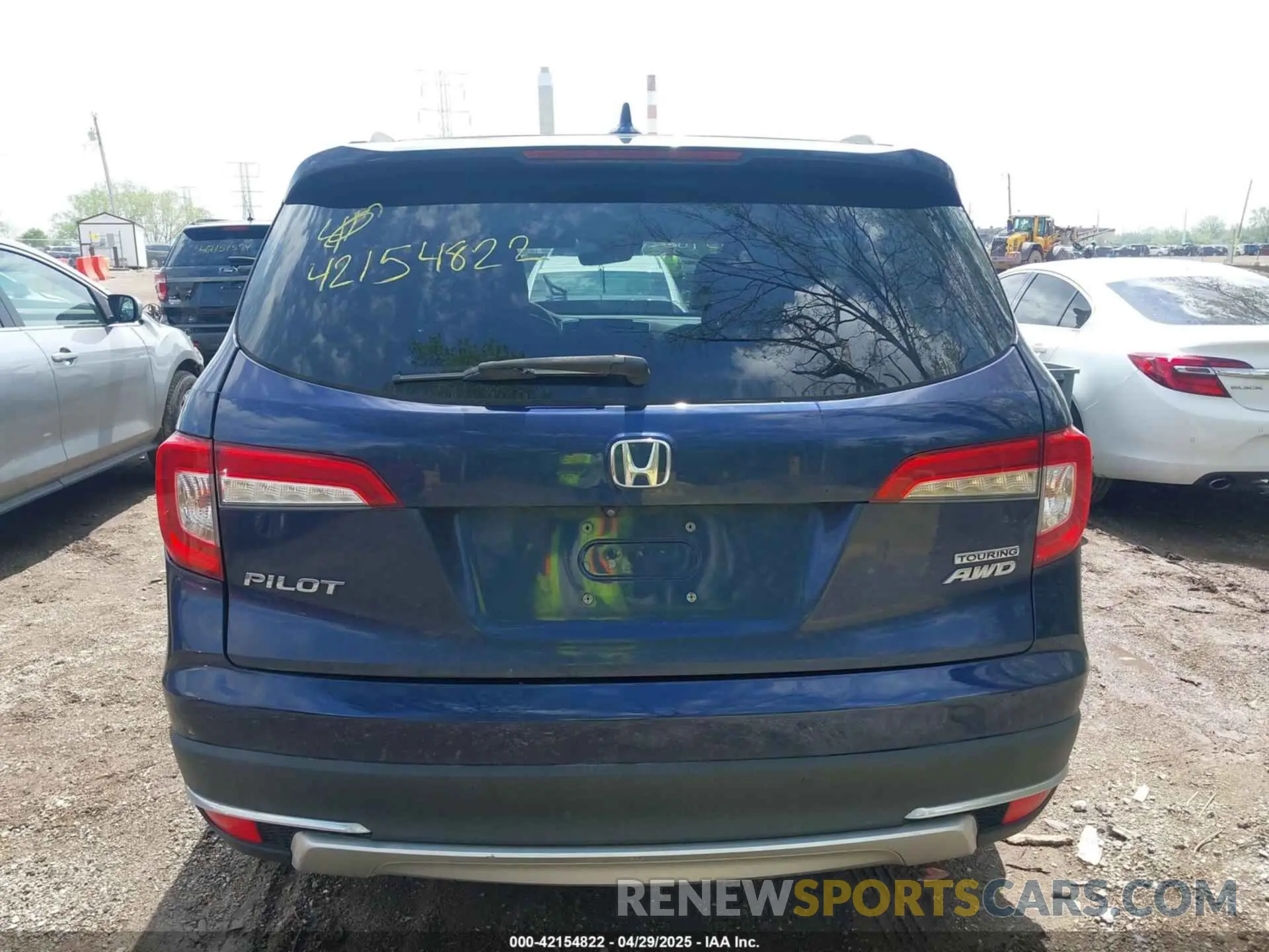 17 Photograph of a damaged car 5FNYF6H63KB000365 HONDA PILOT 2019