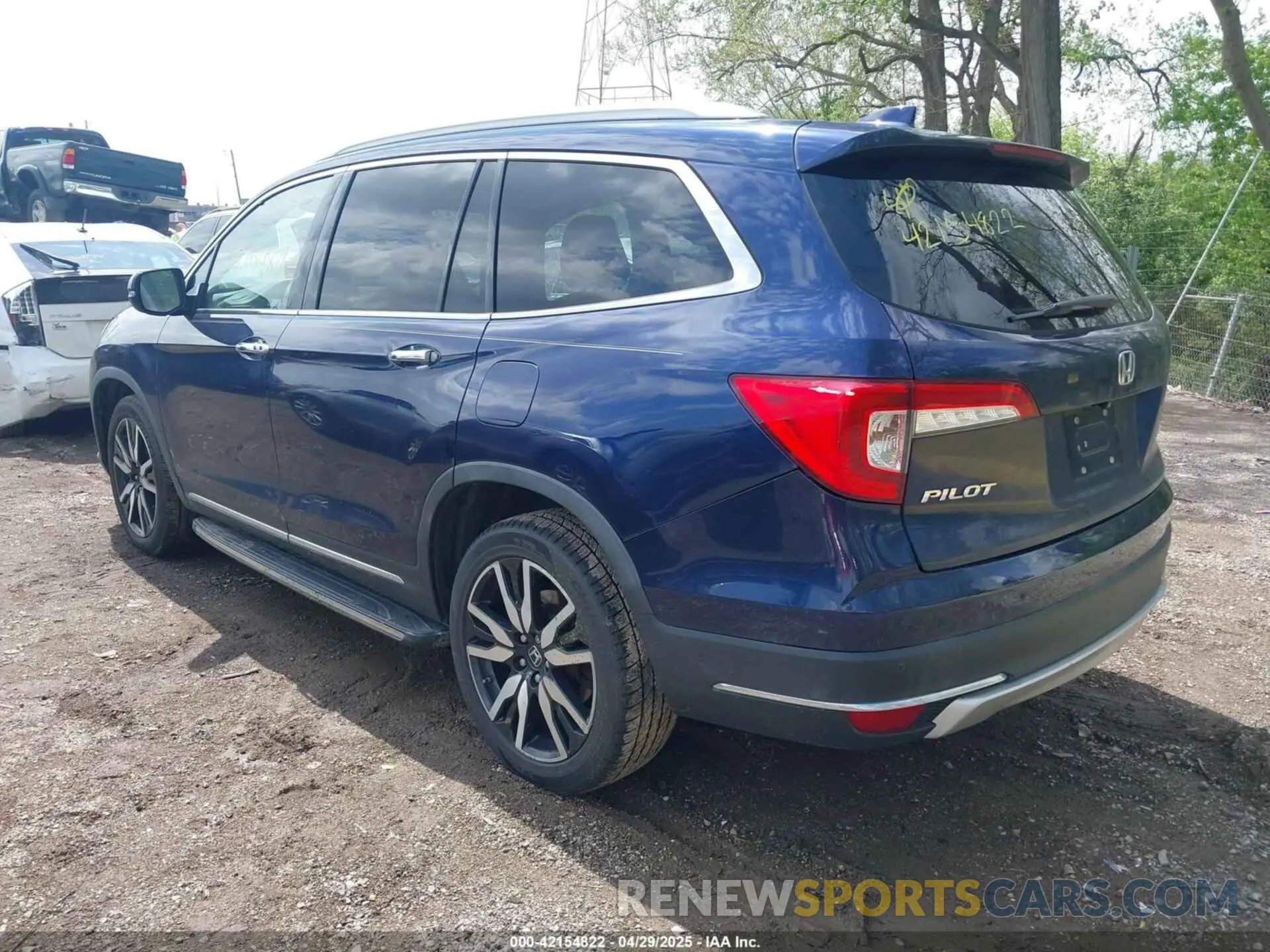 3 Photograph of a damaged car 5FNYF6H63KB000365 HONDA PILOT 2019