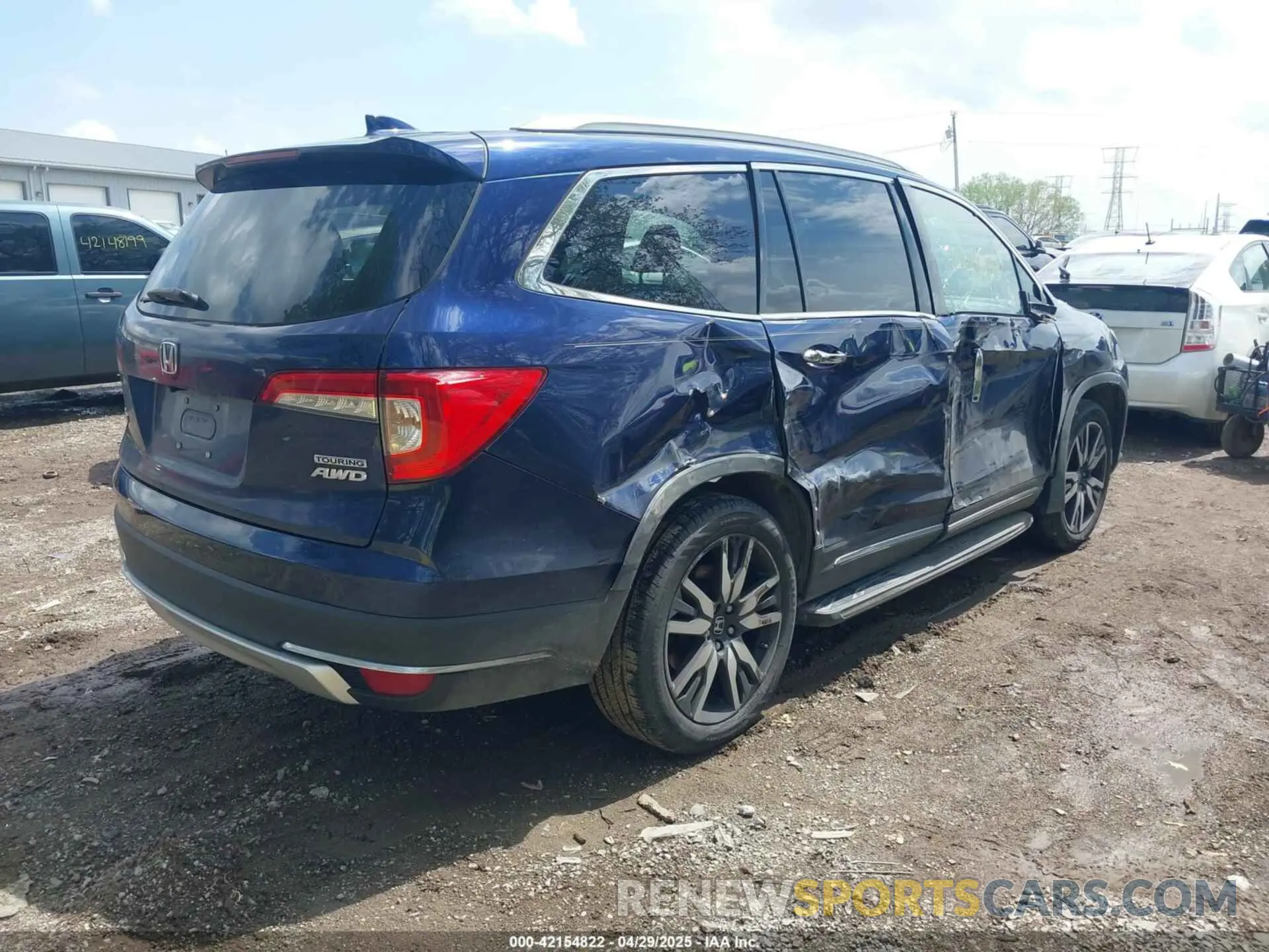 4 Photograph of a damaged car 5FNYF6H63KB000365 HONDA PILOT 2019