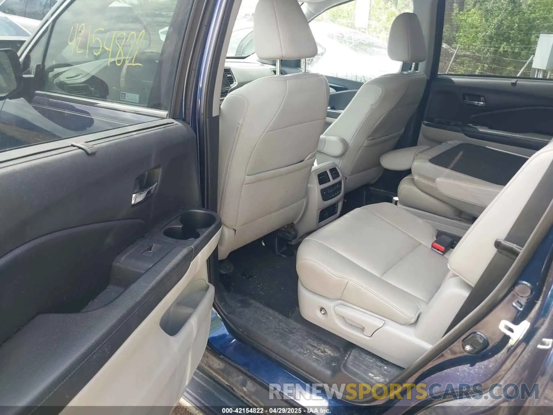 8 Photograph of a damaged car 5FNYF6H63KB000365 HONDA PILOT 2019