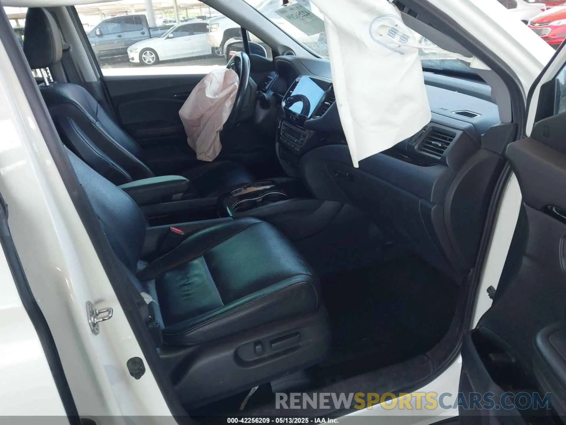 5 Photograph of a damaged car 5FNYF6H63KB074028 HONDA PILOT 2019