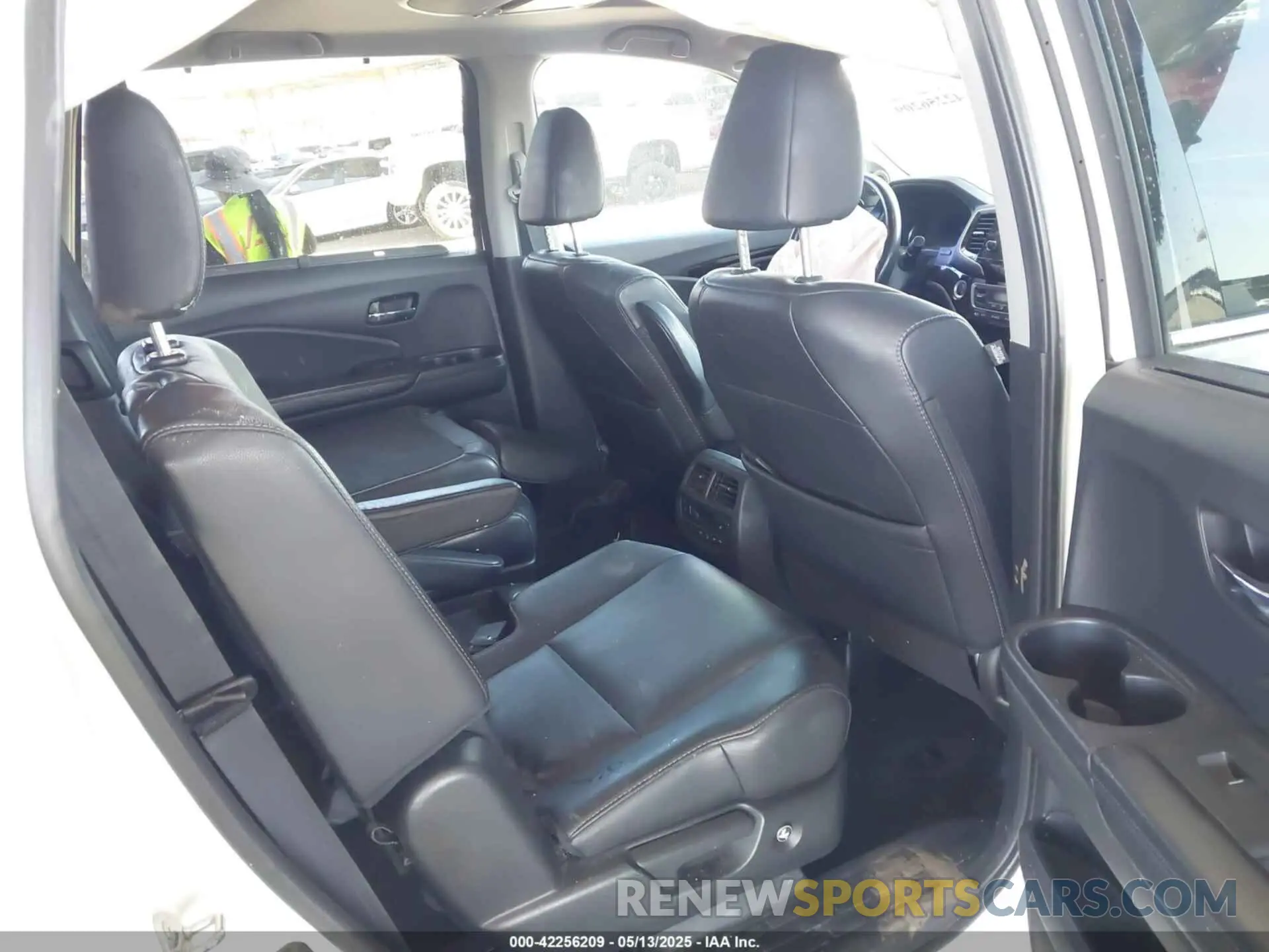 8 Photograph of a damaged car 5FNYF6H63KB074028 HONDA PILOT 2019