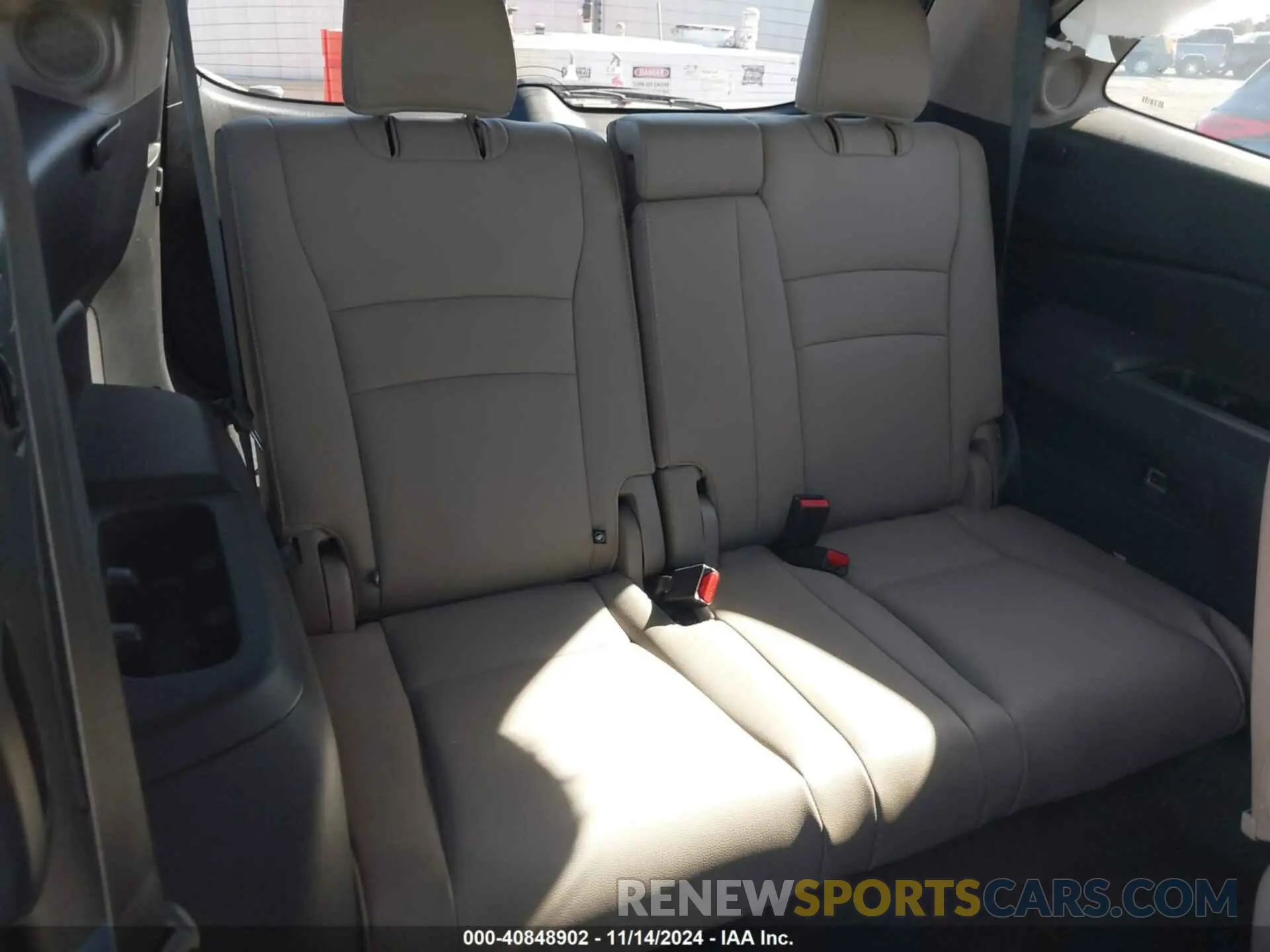 17 Photograph of a damaged car 5FNYF6H64KB039840 HONDA PILOT 2019