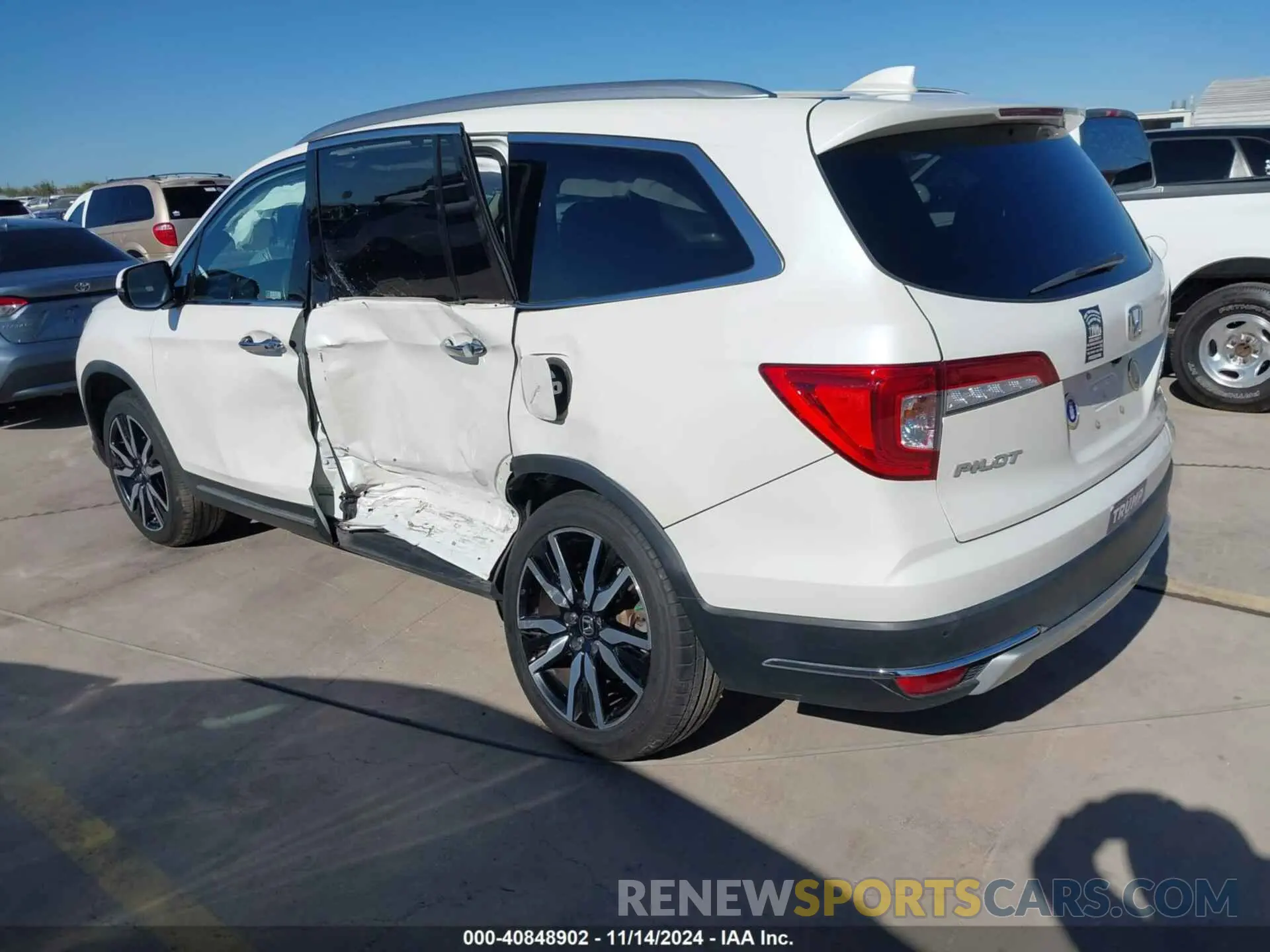 3 Photograph of a damaged car 5FNYF6H64KB039840 HONDA PILOT 2019