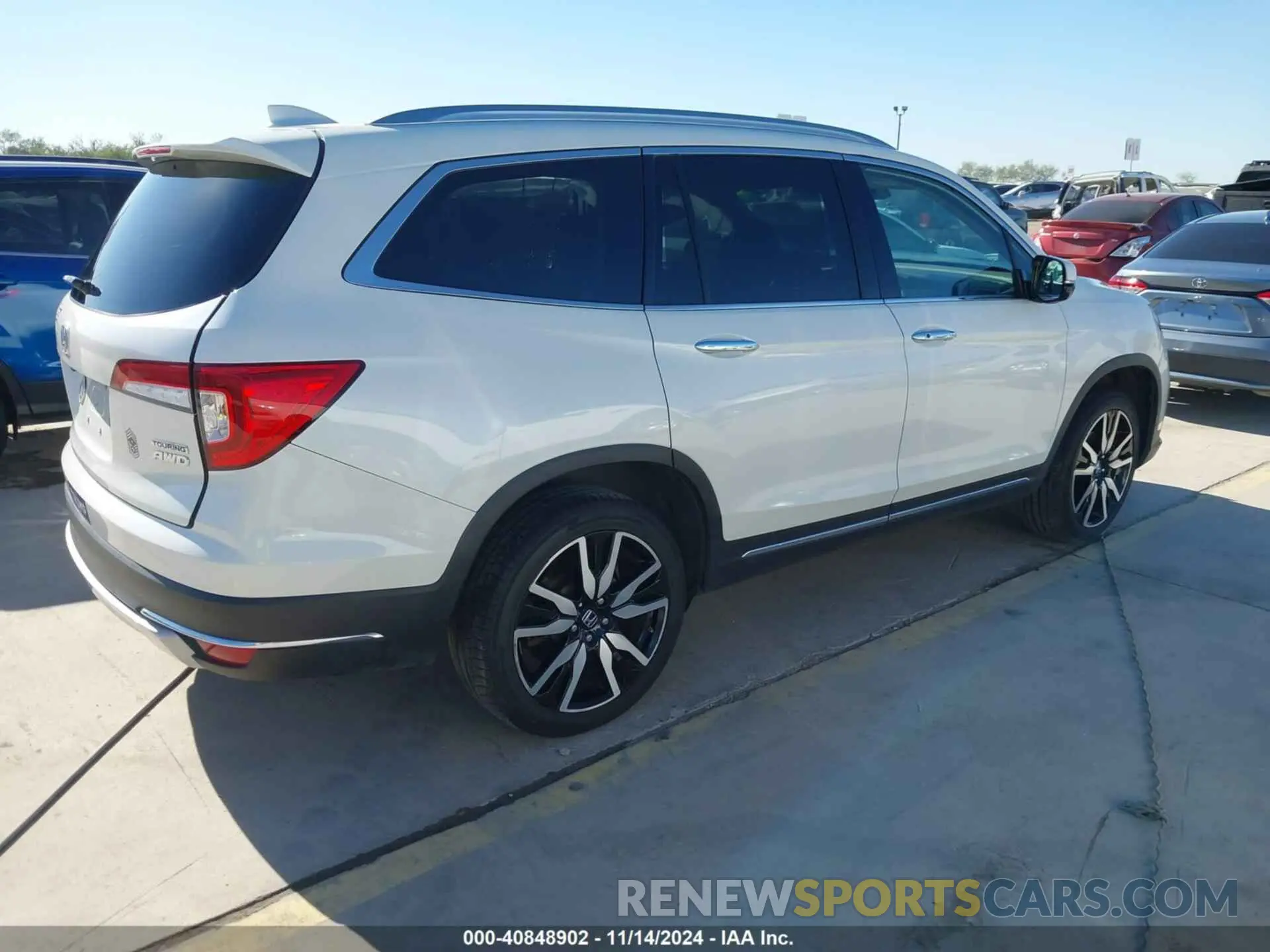 4 Photograph of a damaged car 5FNYF6H64KB039840 HONDA PILOT 2019