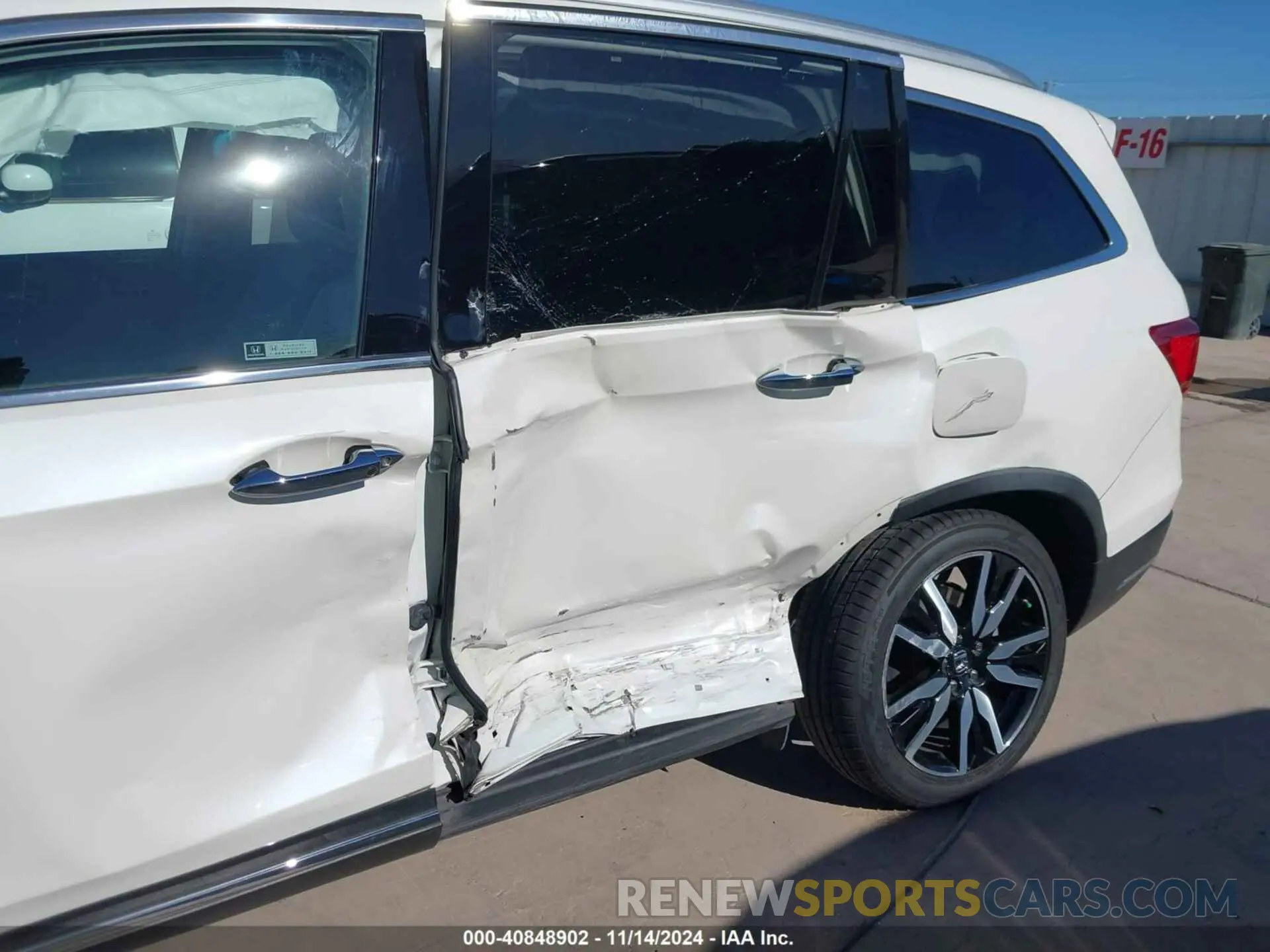 6 Photograph of a damaged car 5FNYF6H64KB039840 HONDA PILOT 2019