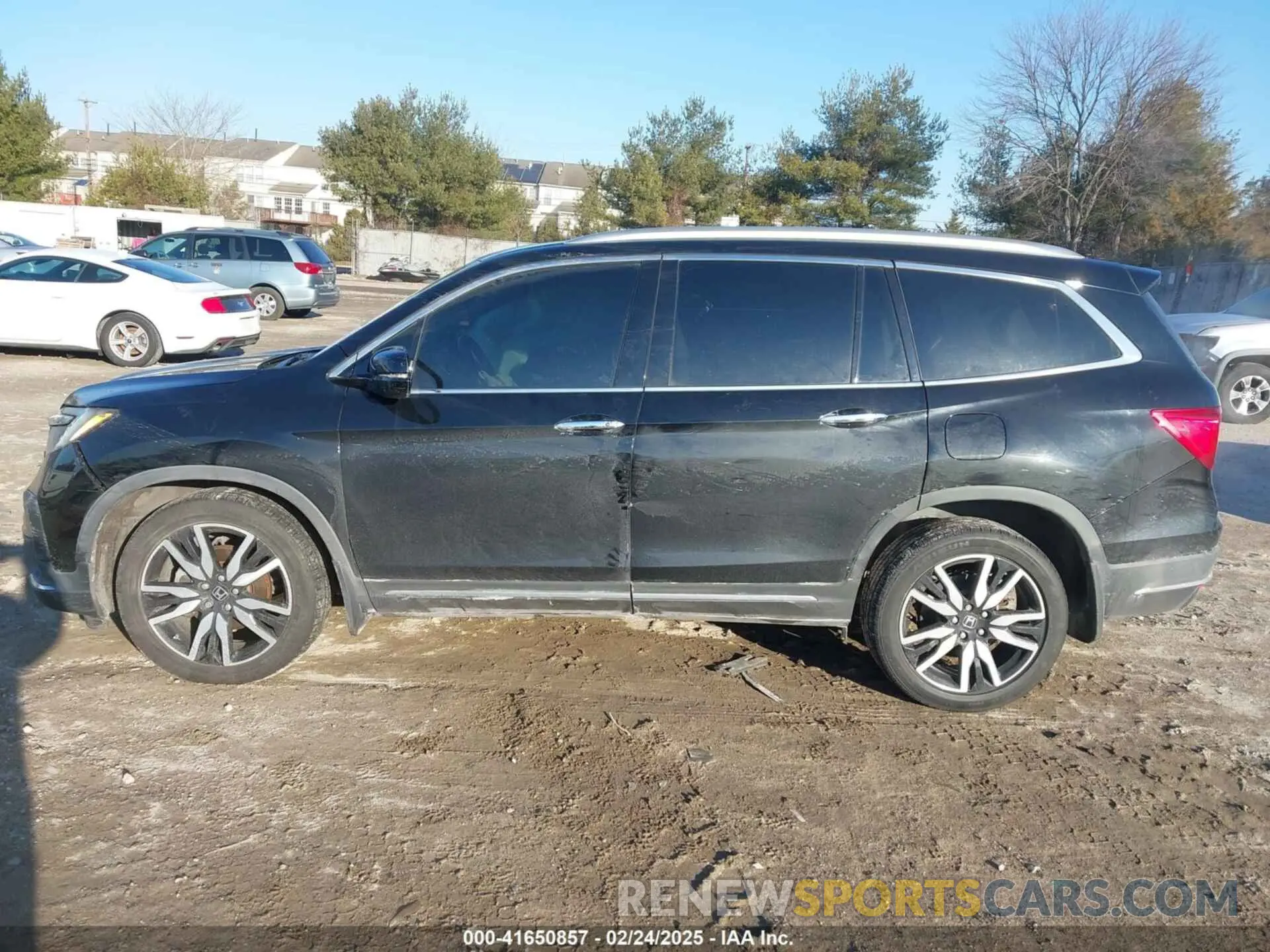 14 Photograph of a damaged car 5FNYF6H65KB061796 HONDA PILOT 2019