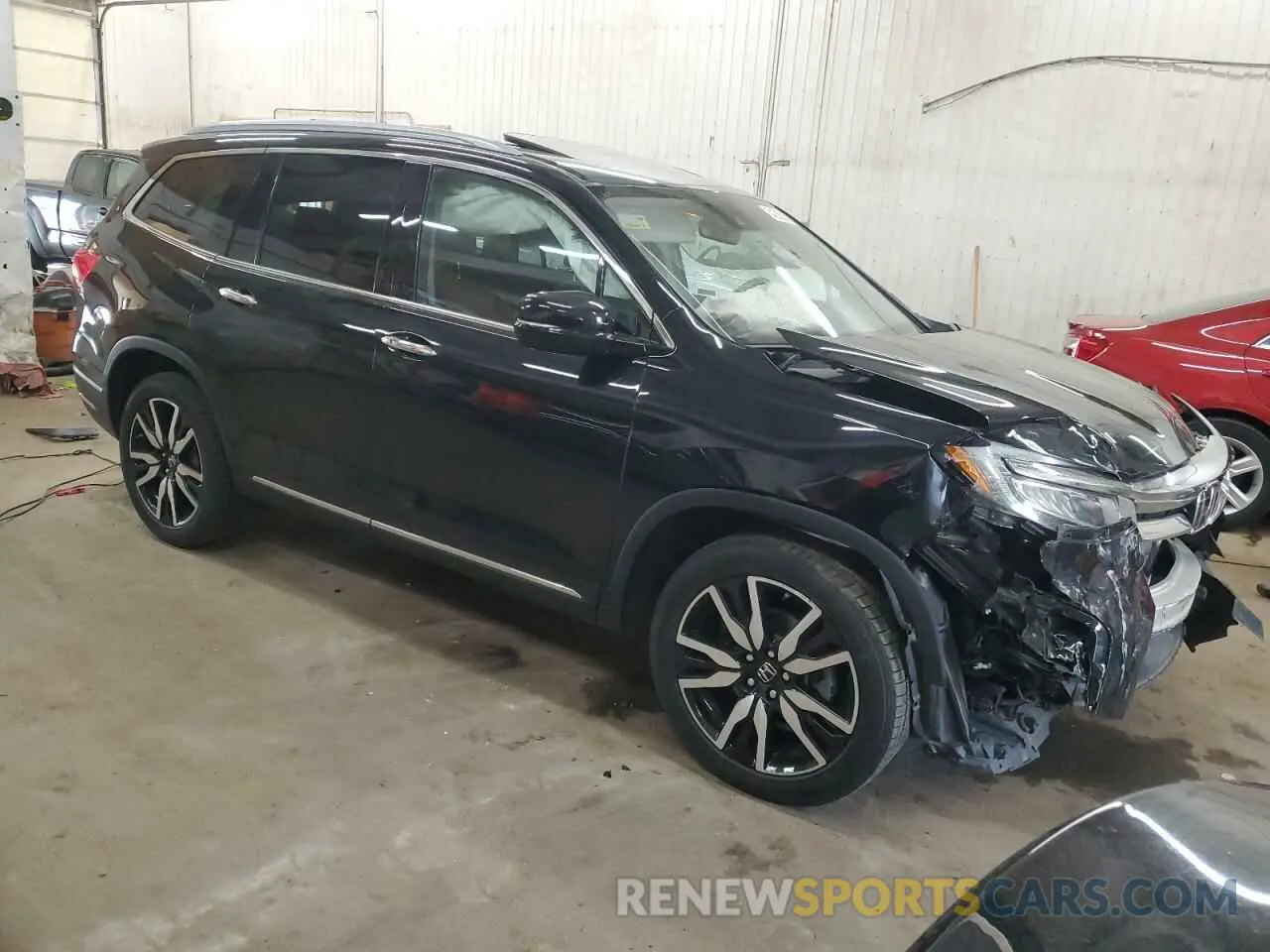 4 Photograph of a damaged car 5FNYF6H65KB092806 HONDA PILOT 2019