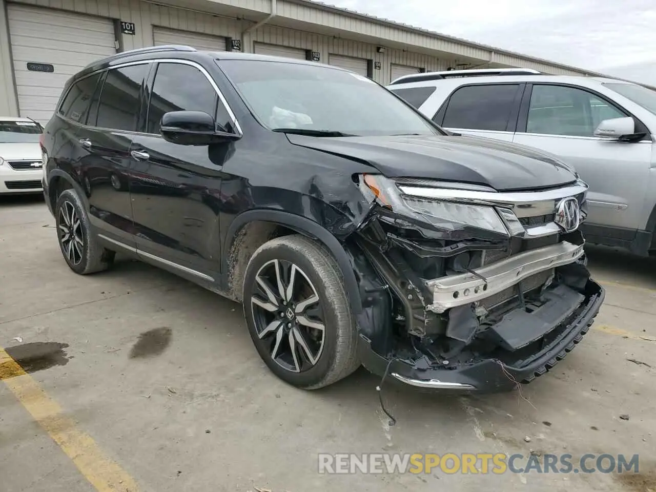 4 Photograph of a damaged car 5FNYF6H67KB021283 HONDA PILOT 2019